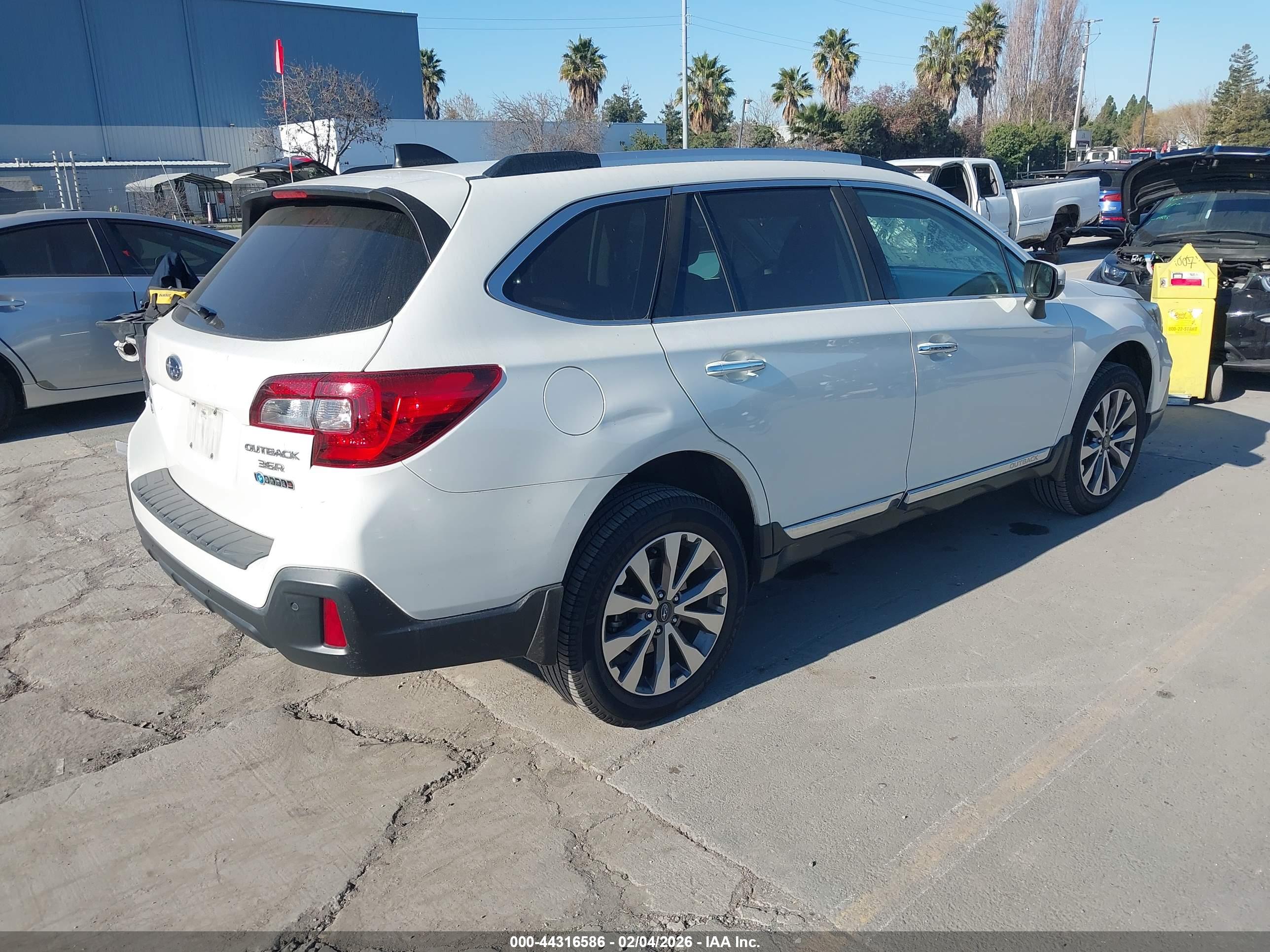 SUBARU OUTBACK image 4