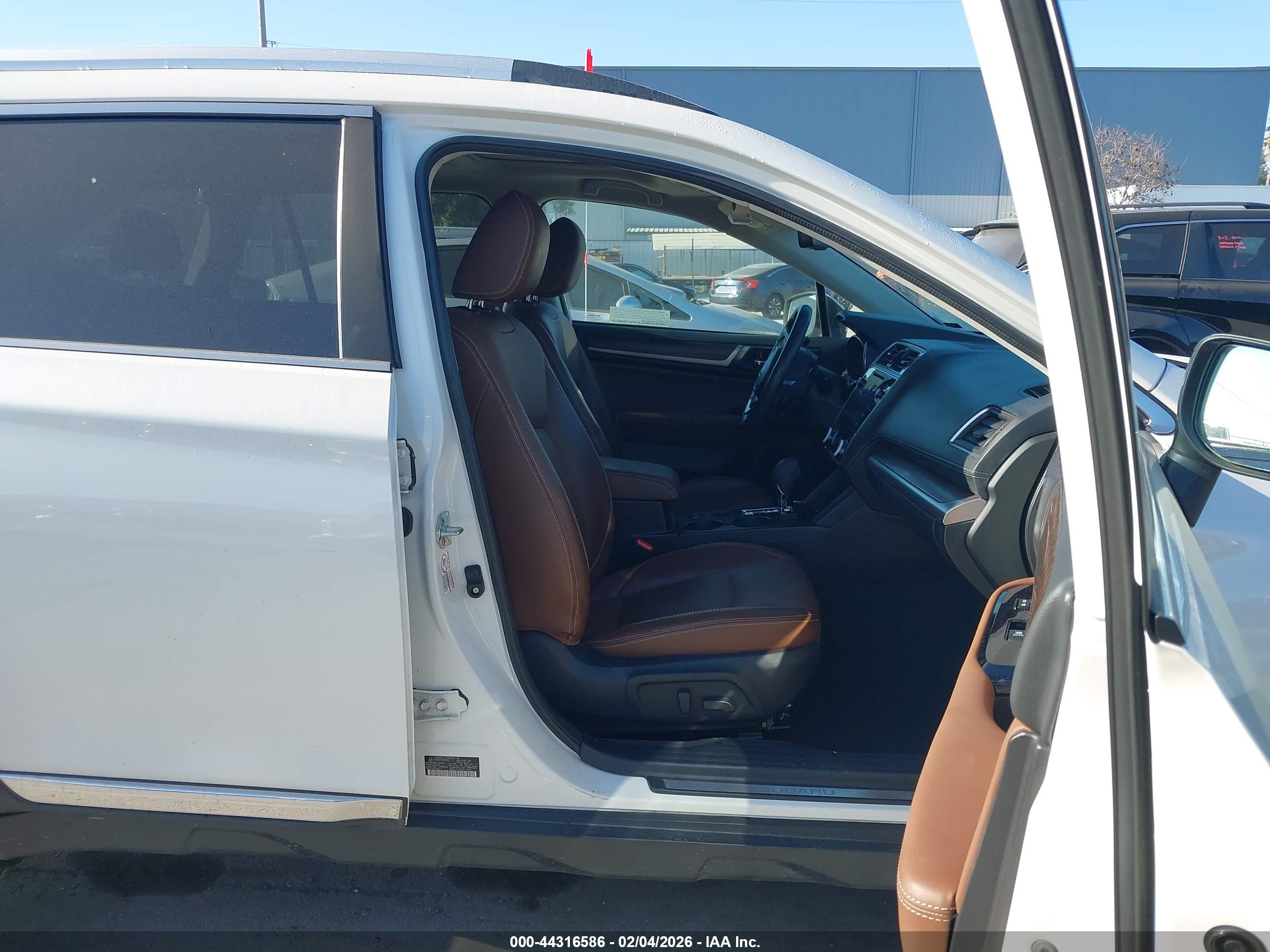 SUBARU OUTBACK image 5