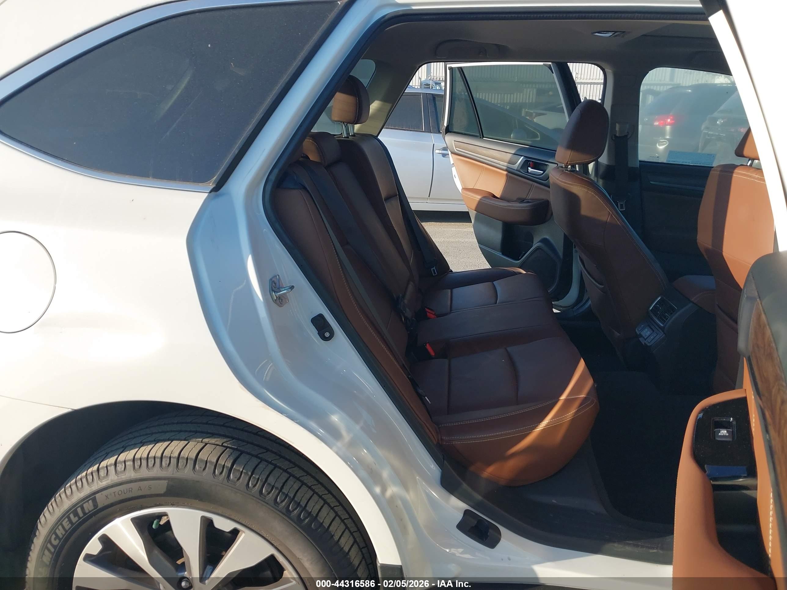 SUBARU OUTBACK image 8