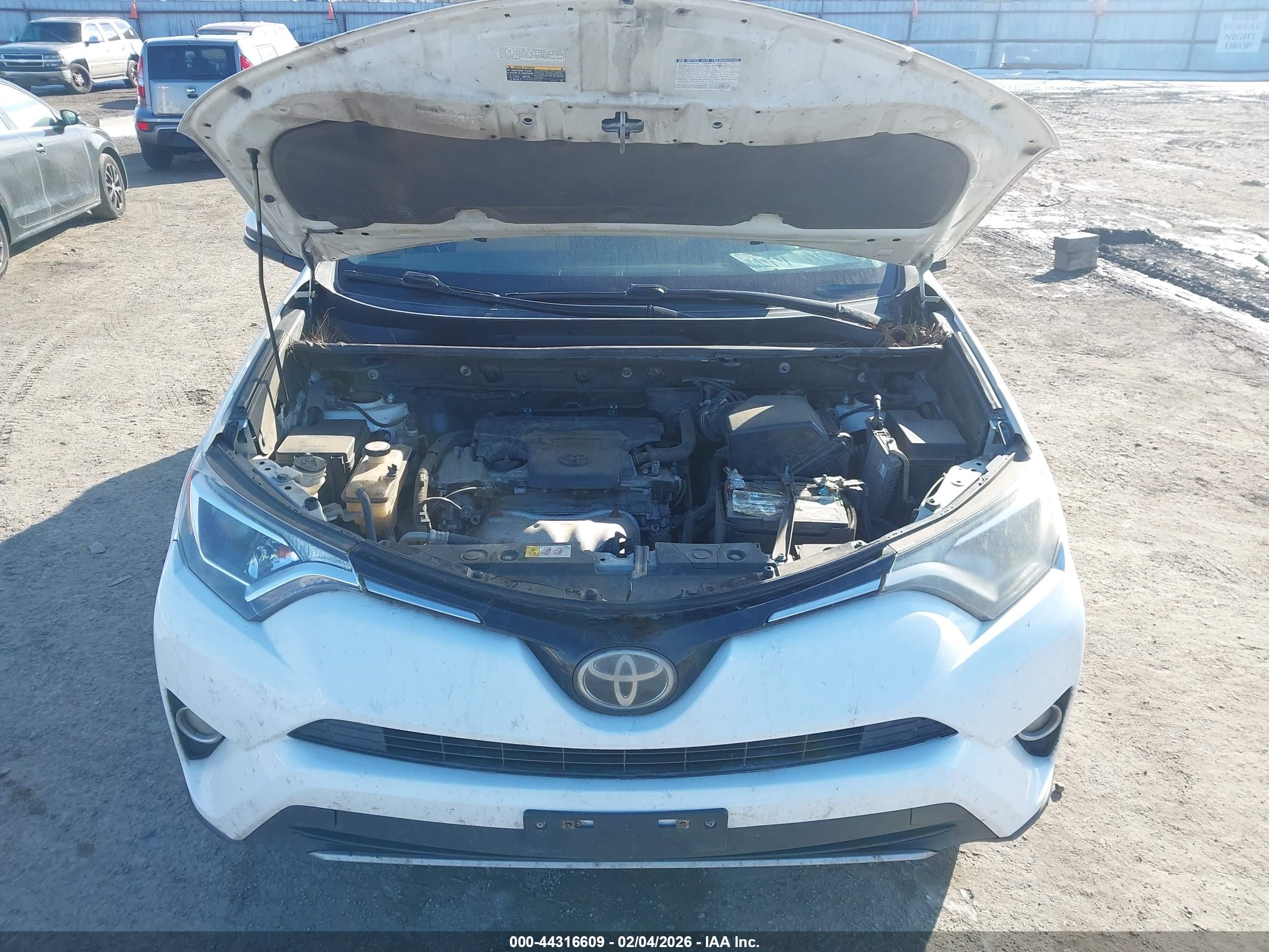 TOYOTA RAV4 image 10