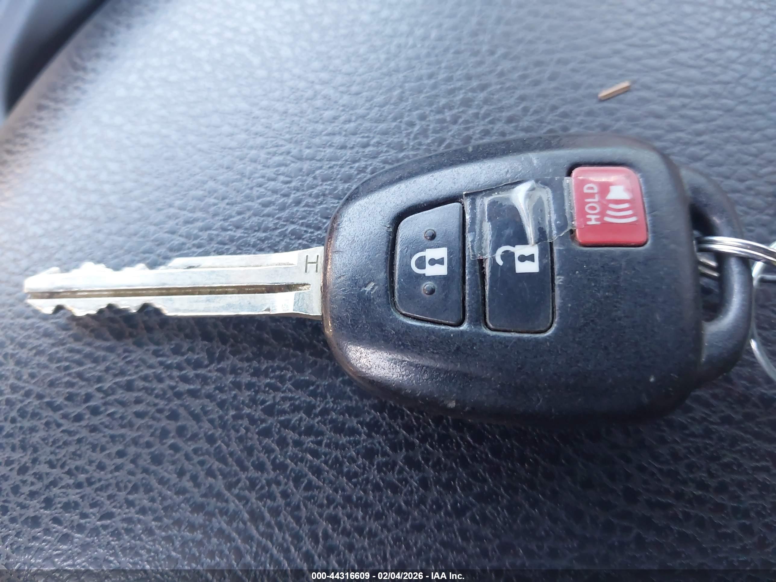 TOYOTA RAV4 image 11