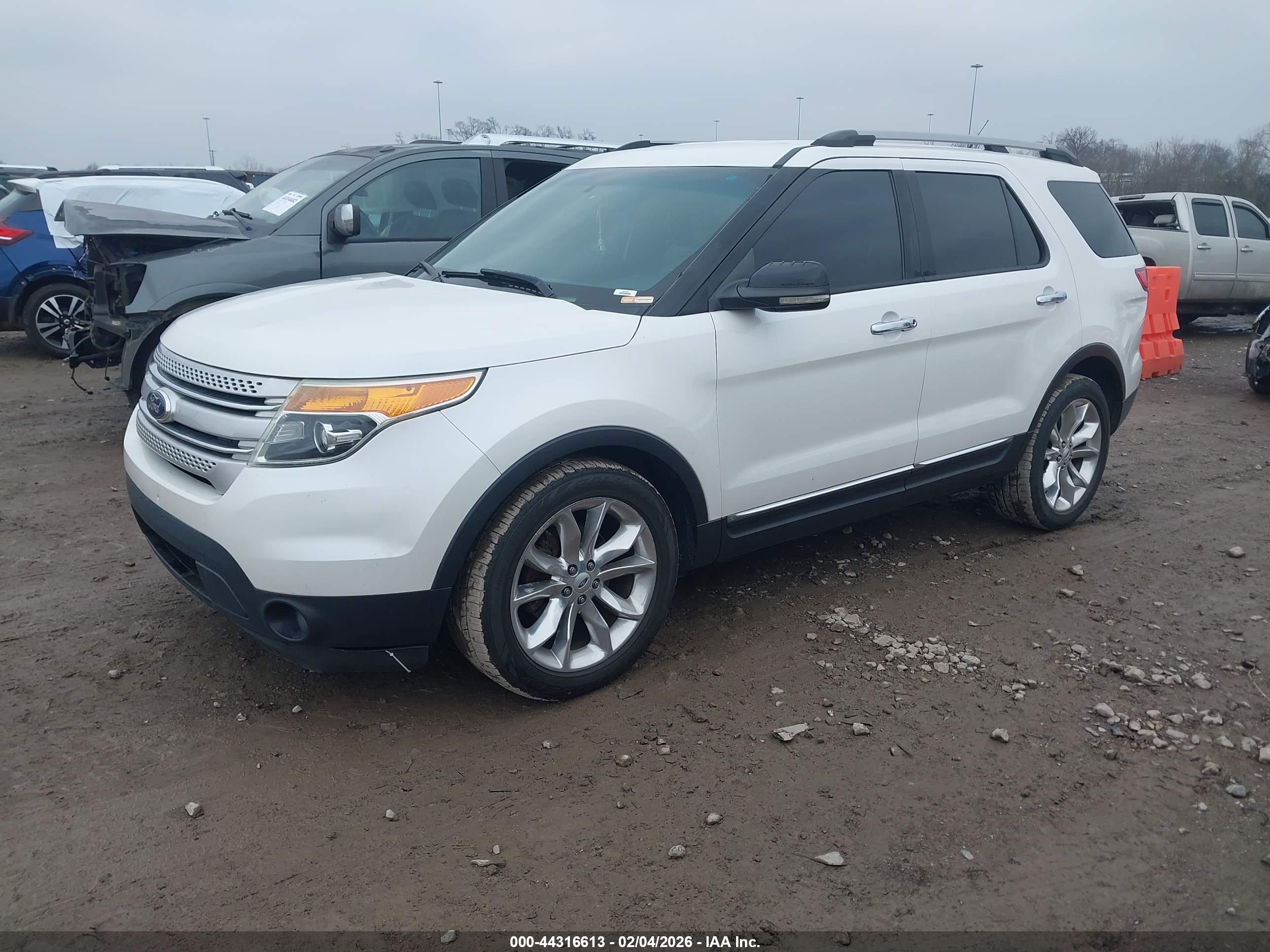 FORD EXPLORER image 2