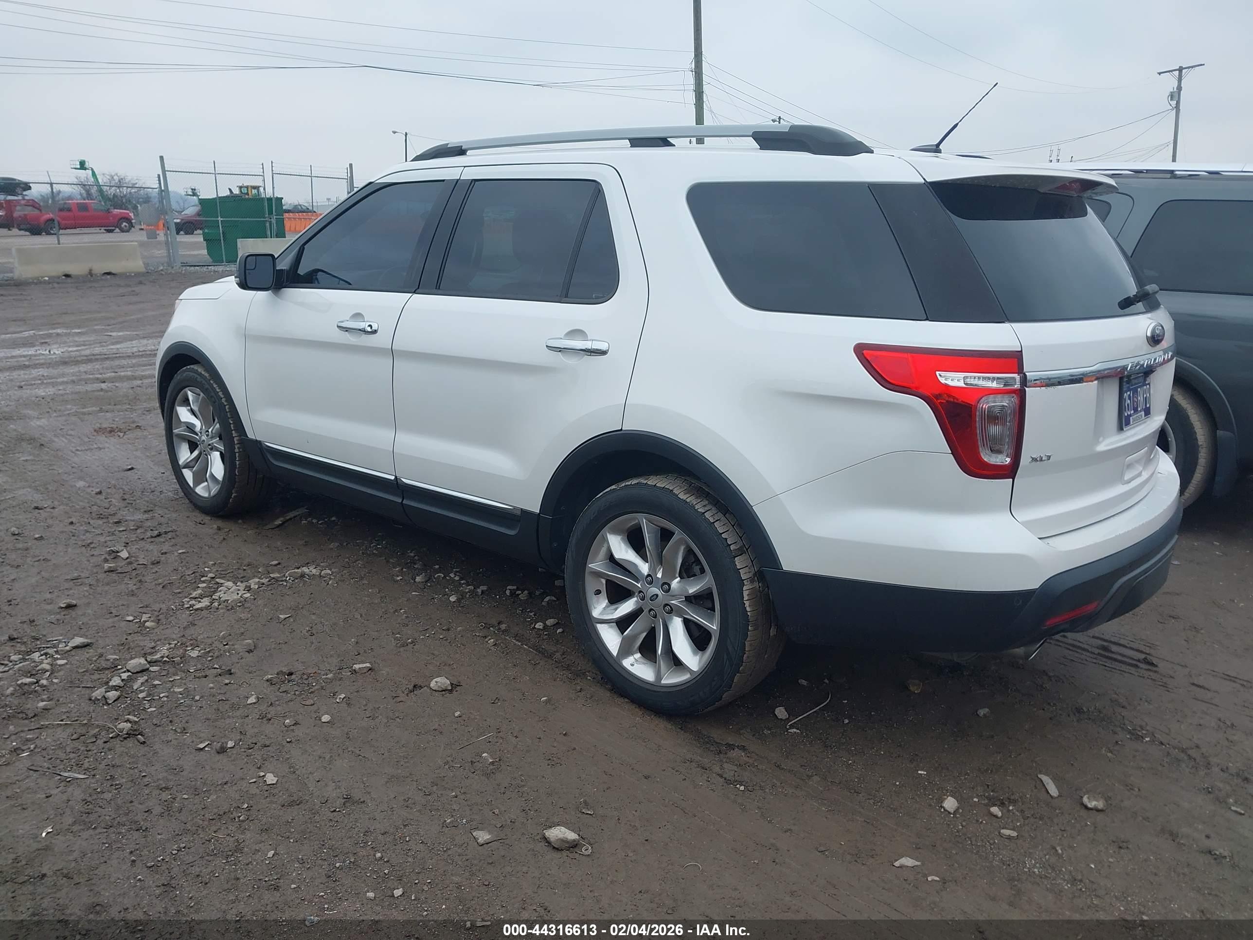 FORD EXPLORER image 3