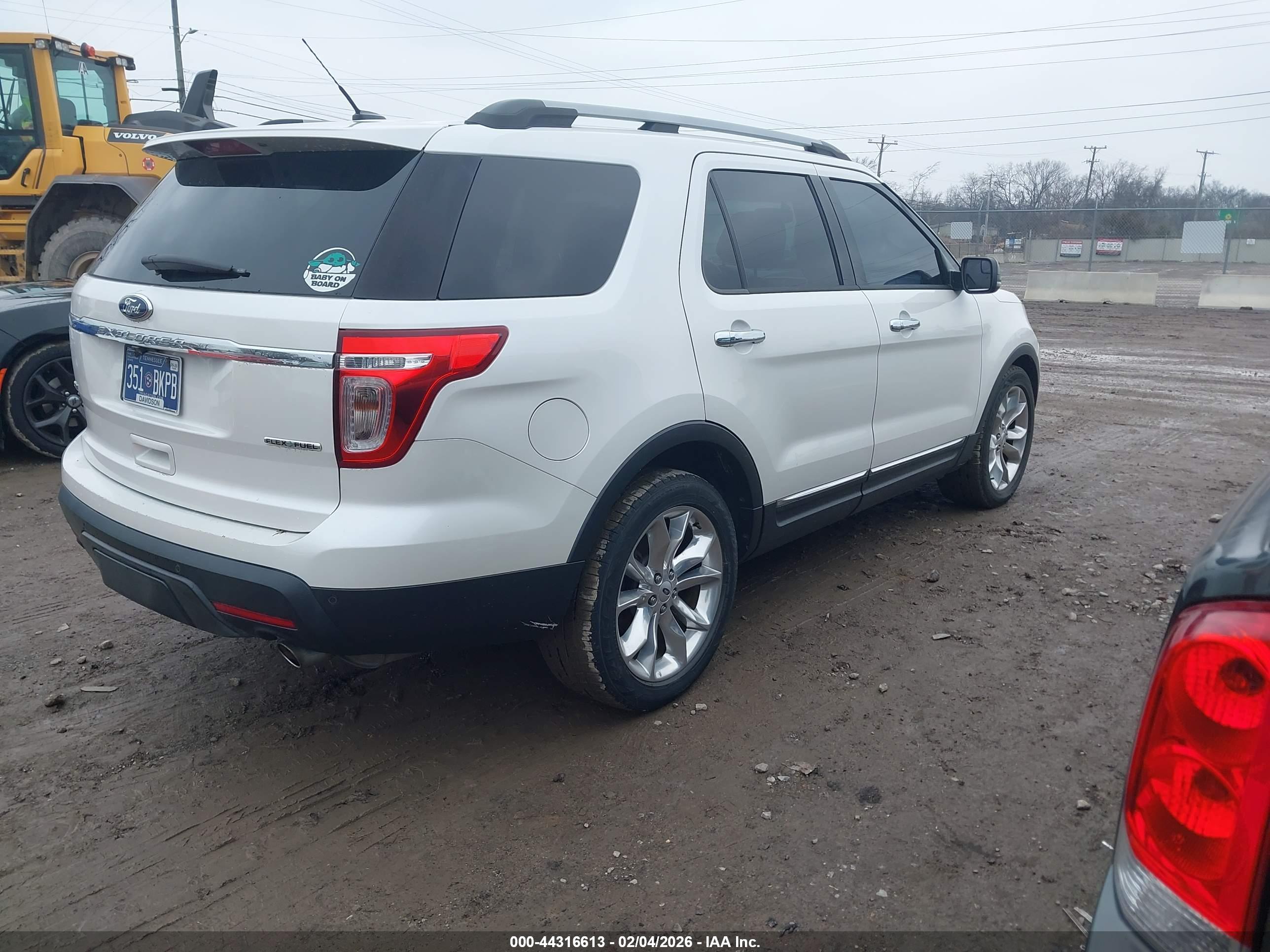 FORD EXPLORER image 4