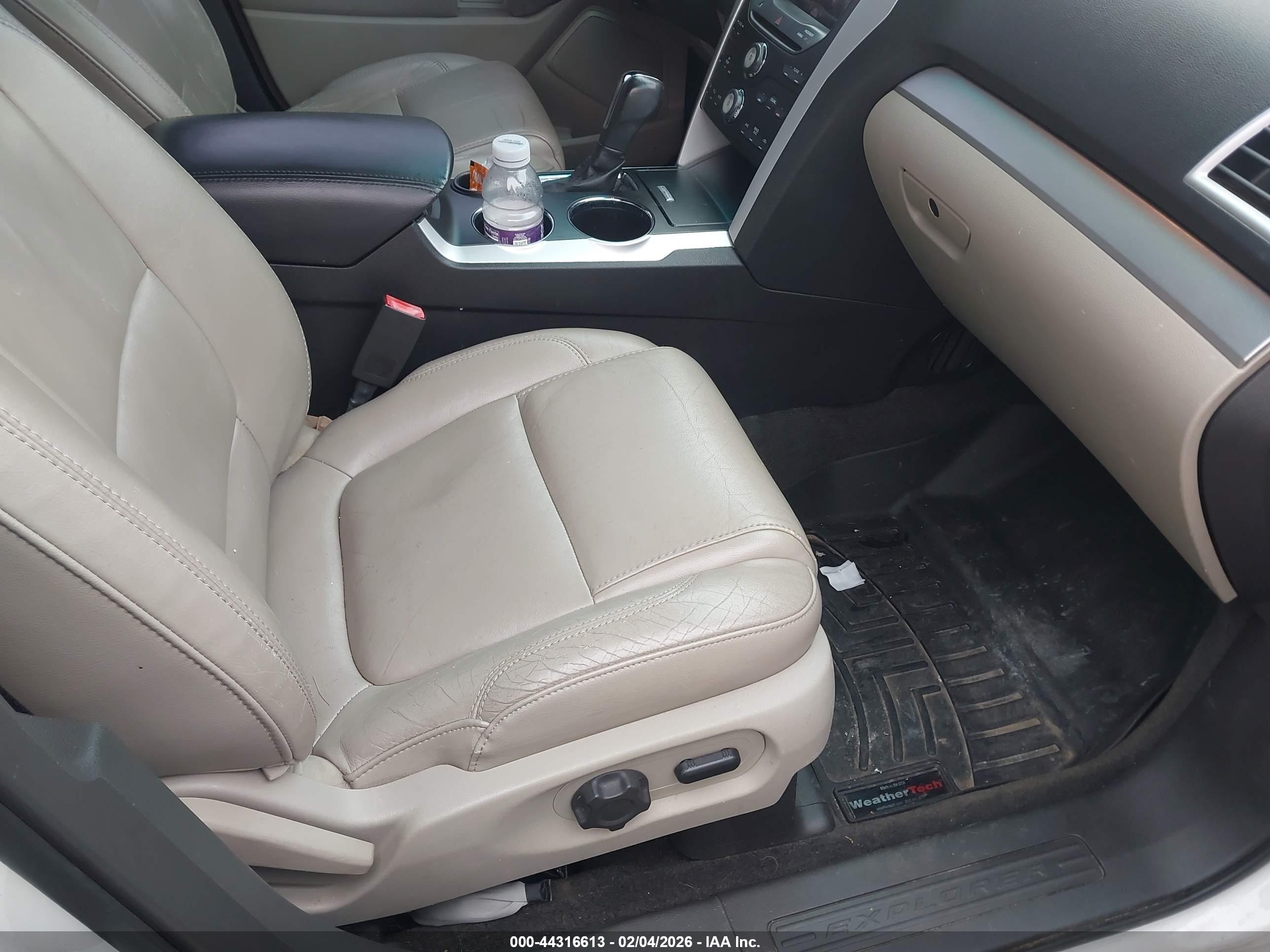 FORD EXPLORER image 5