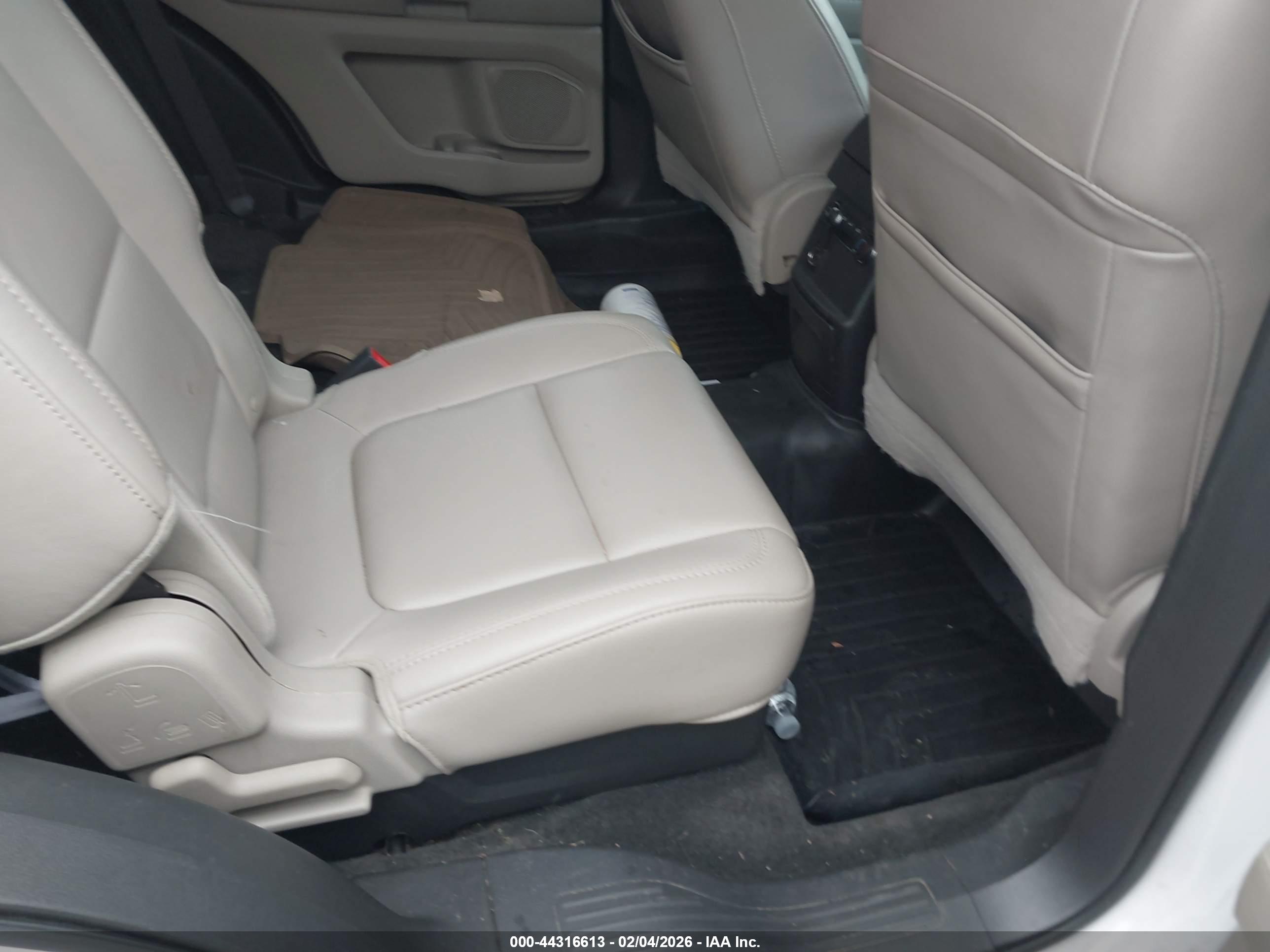 FORD EXPLORER image 8