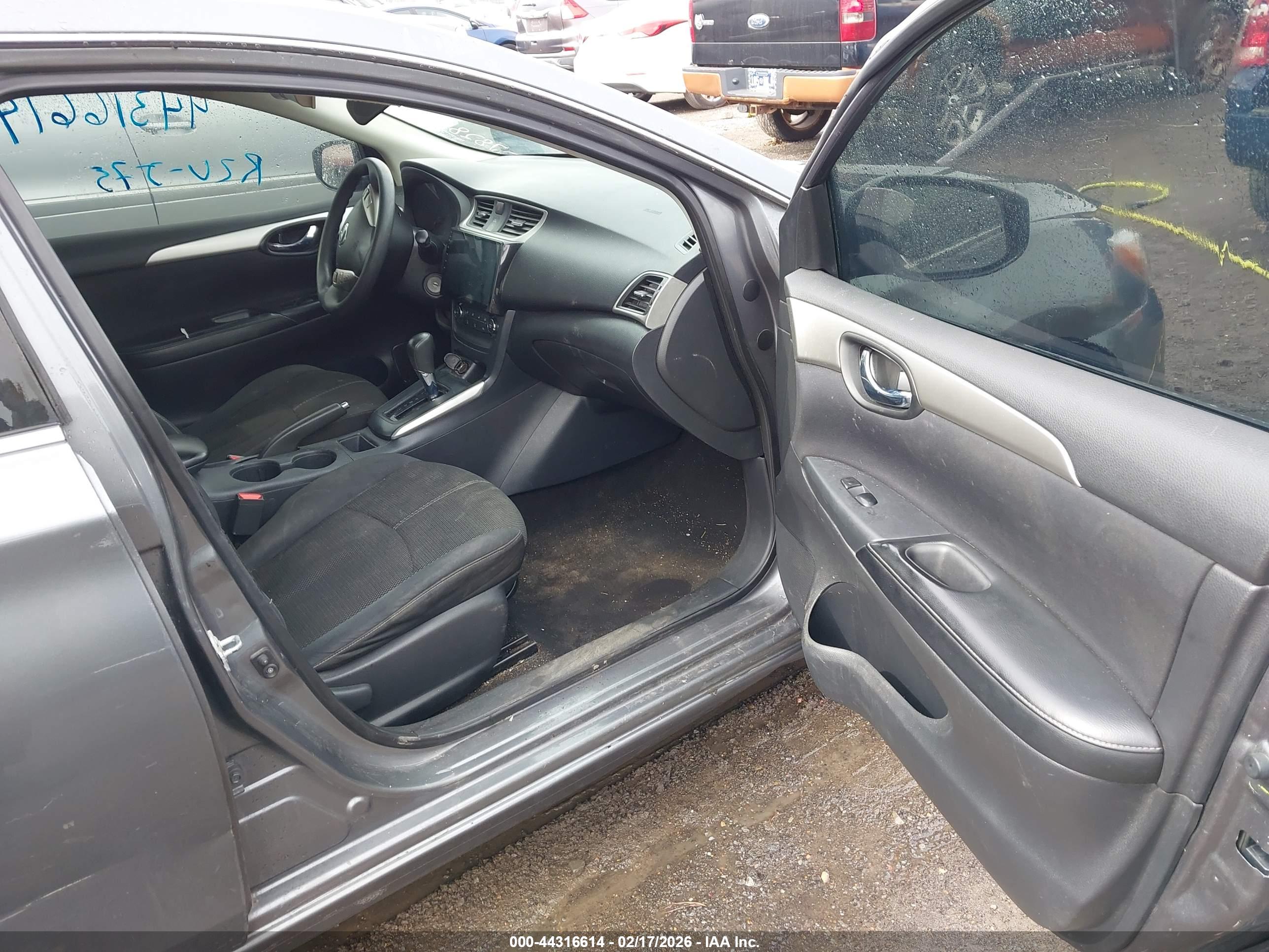 NISSAN SENTRA image 5