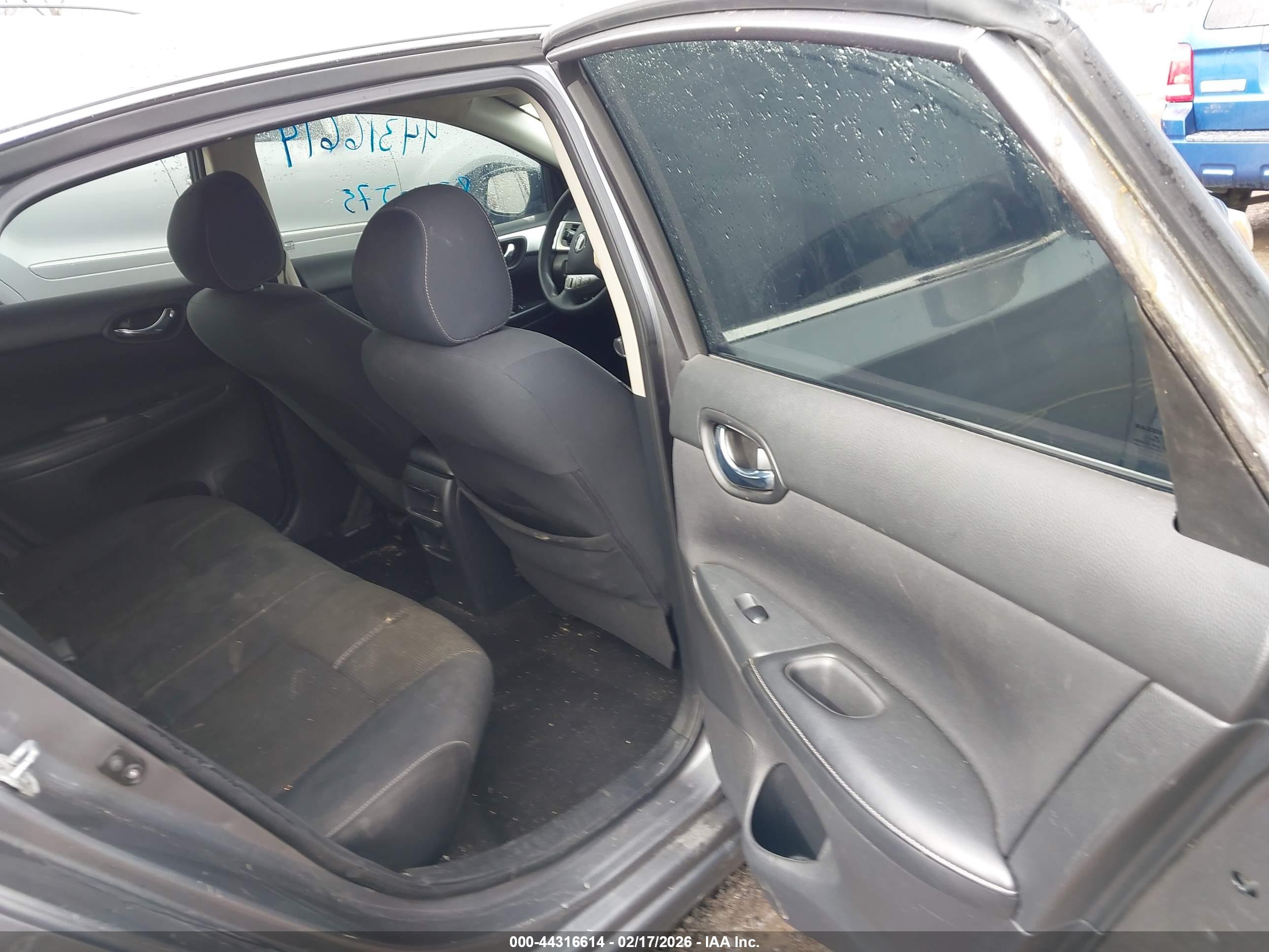 NISSAN SENTRA image 8
