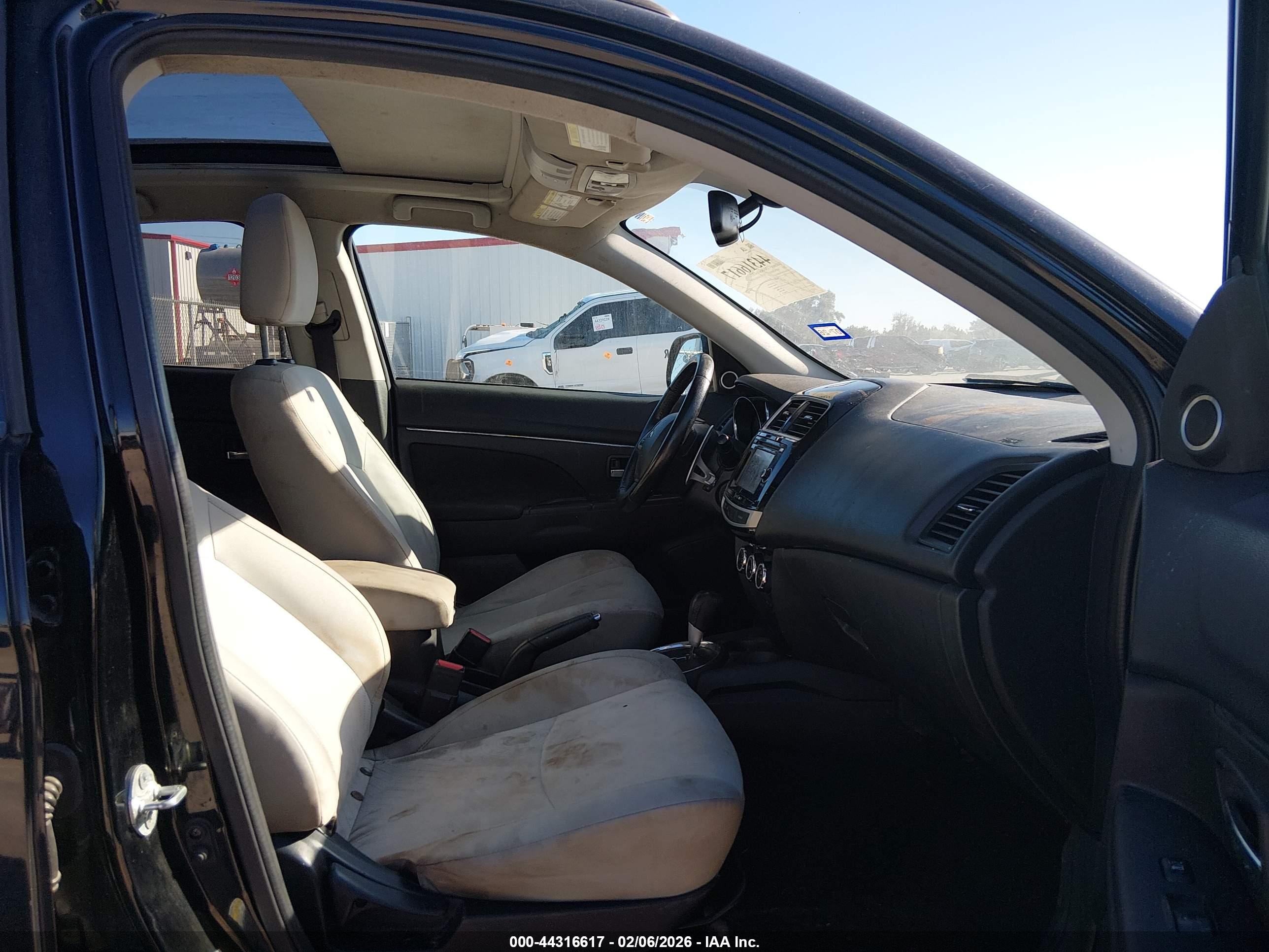 MITSUBISHI OUTLANDER image 5