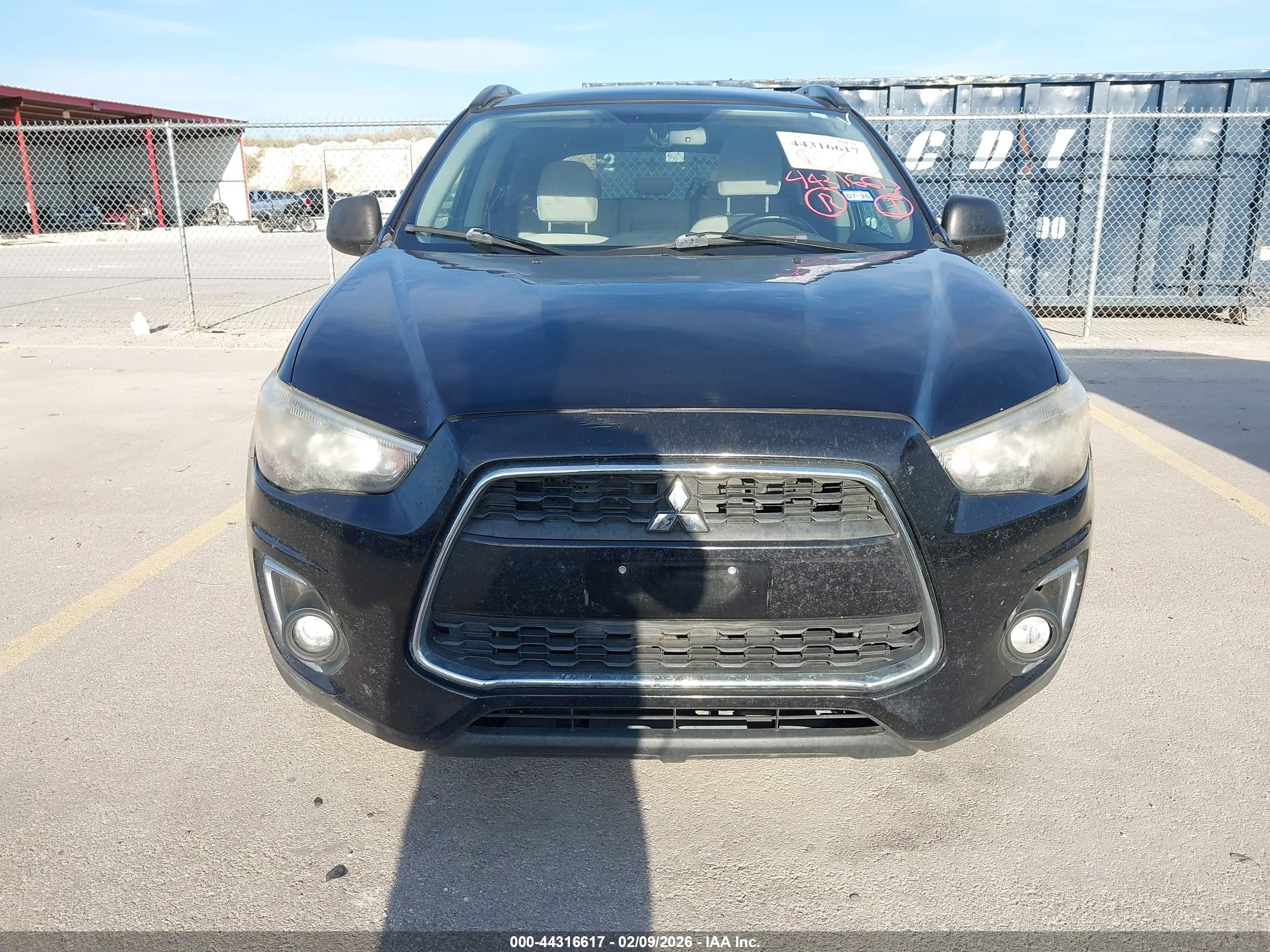 MITSUBISHI OUTLANDER image 6