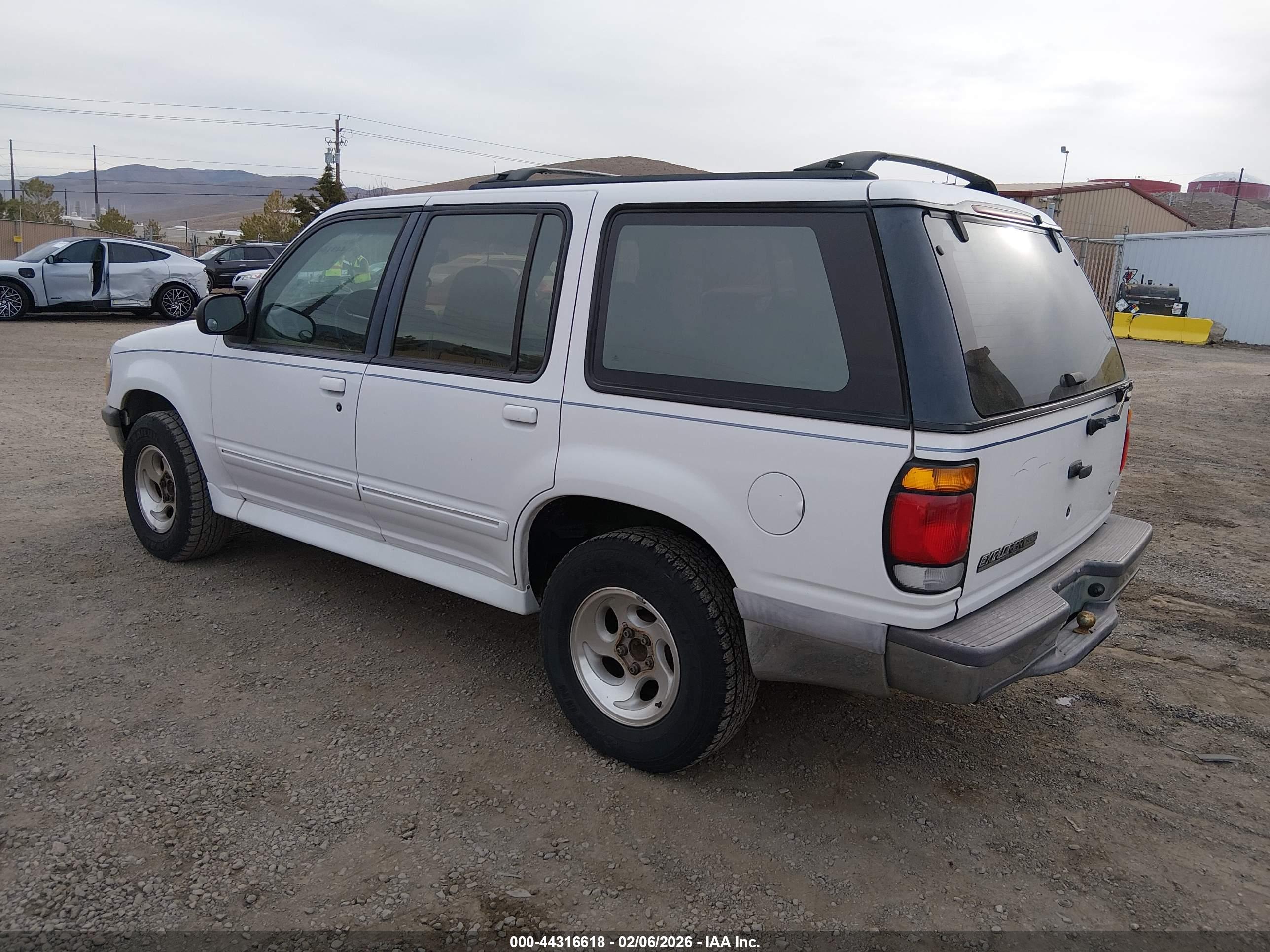 FORD EXPLORER image 3