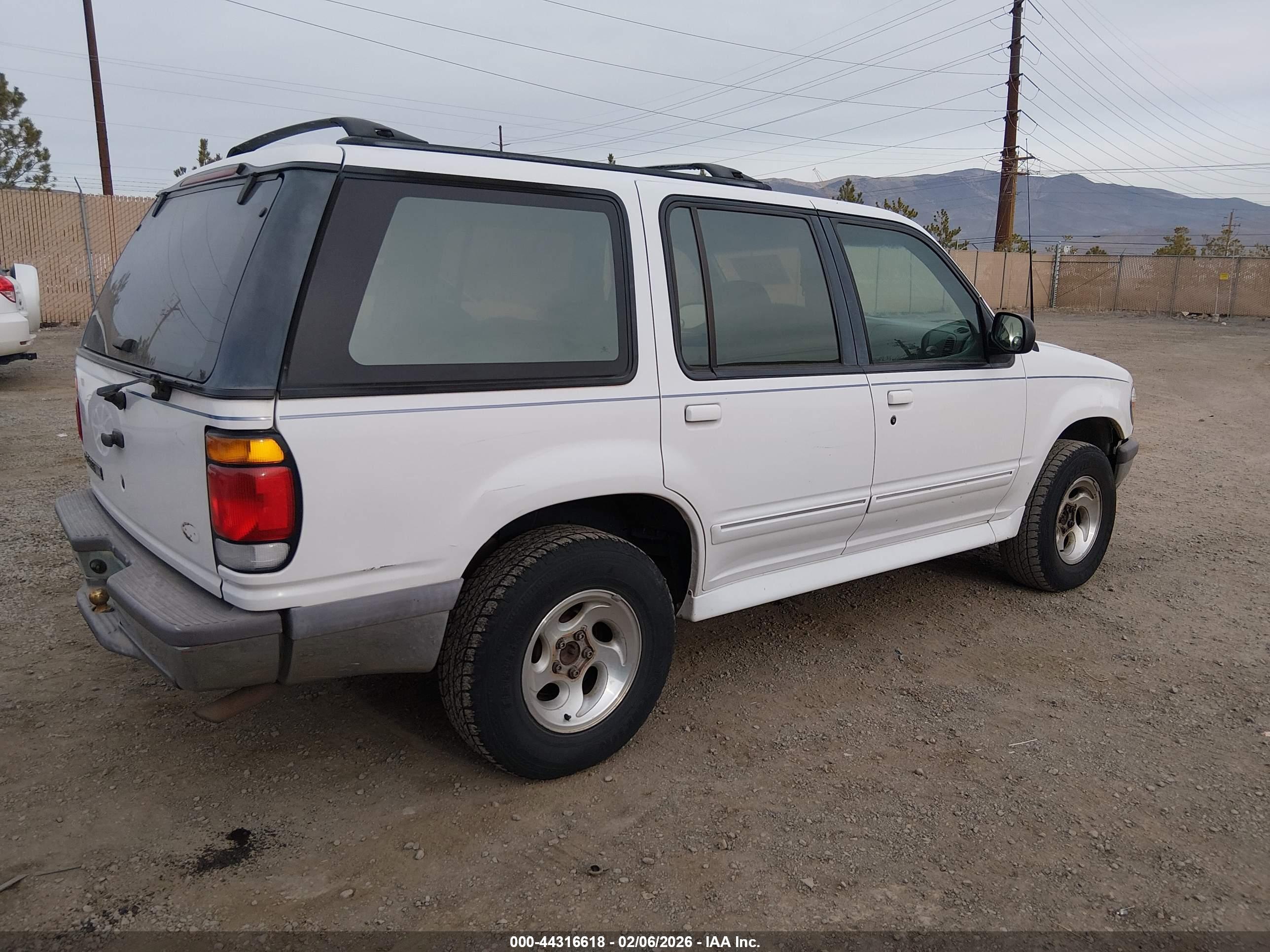 FORD EXPLORER image 4