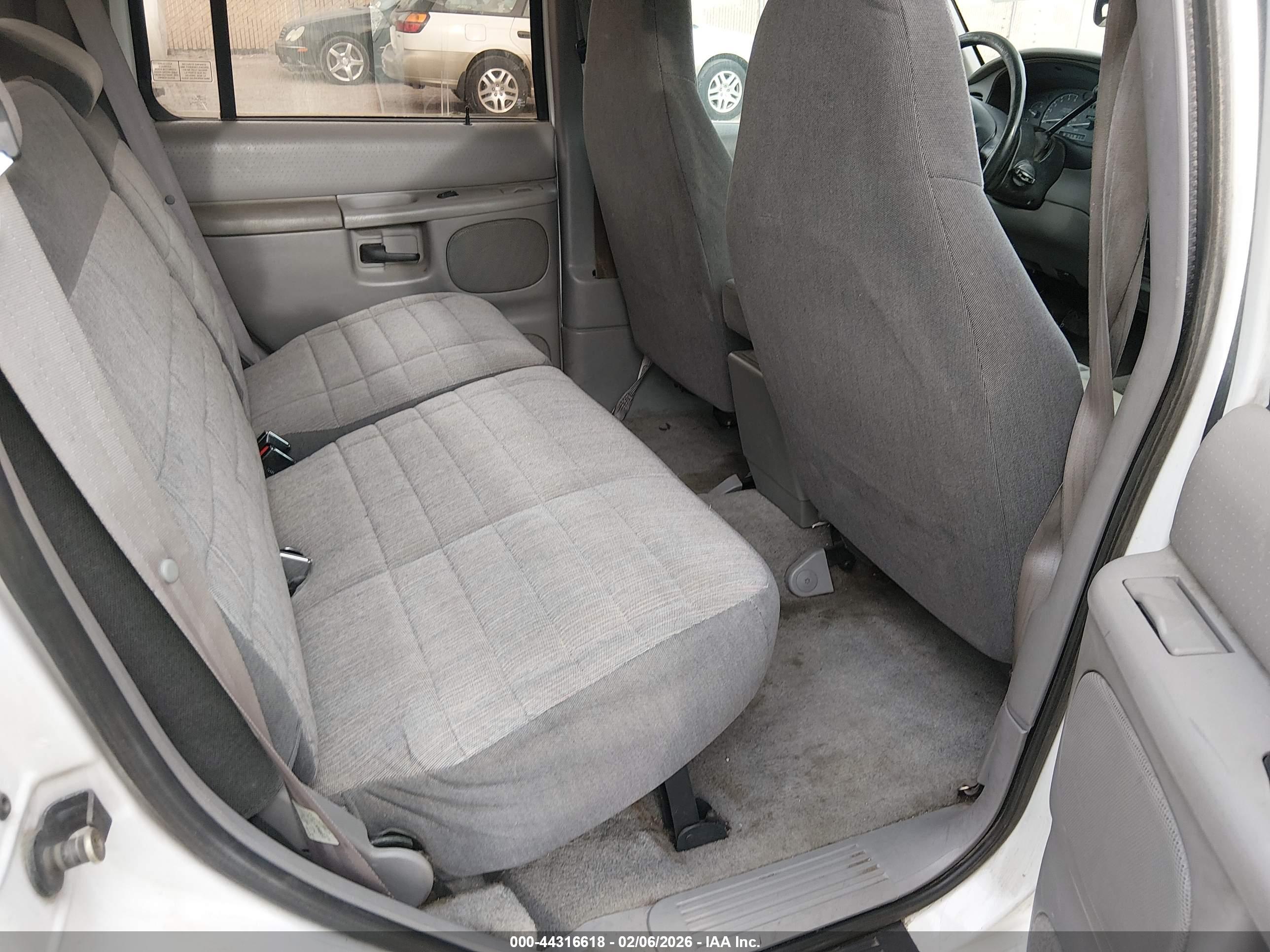 FORD EXPLORER image 8