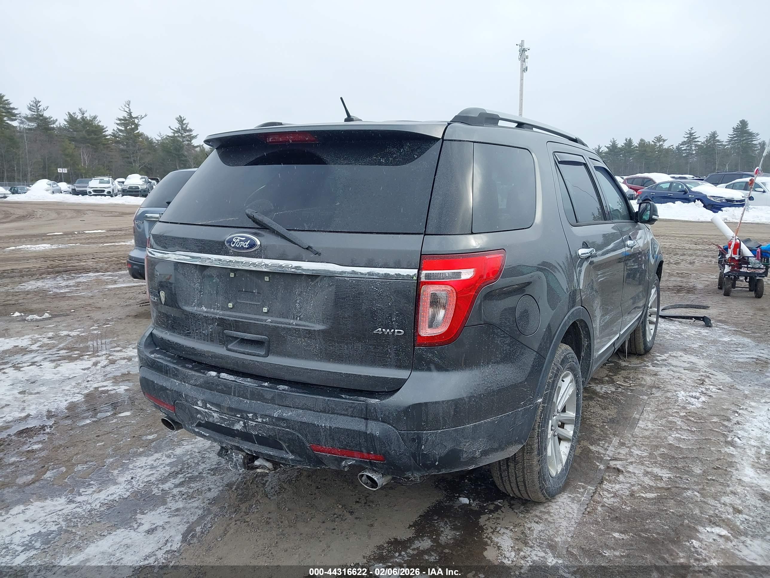 FORD EXPLORER image 4