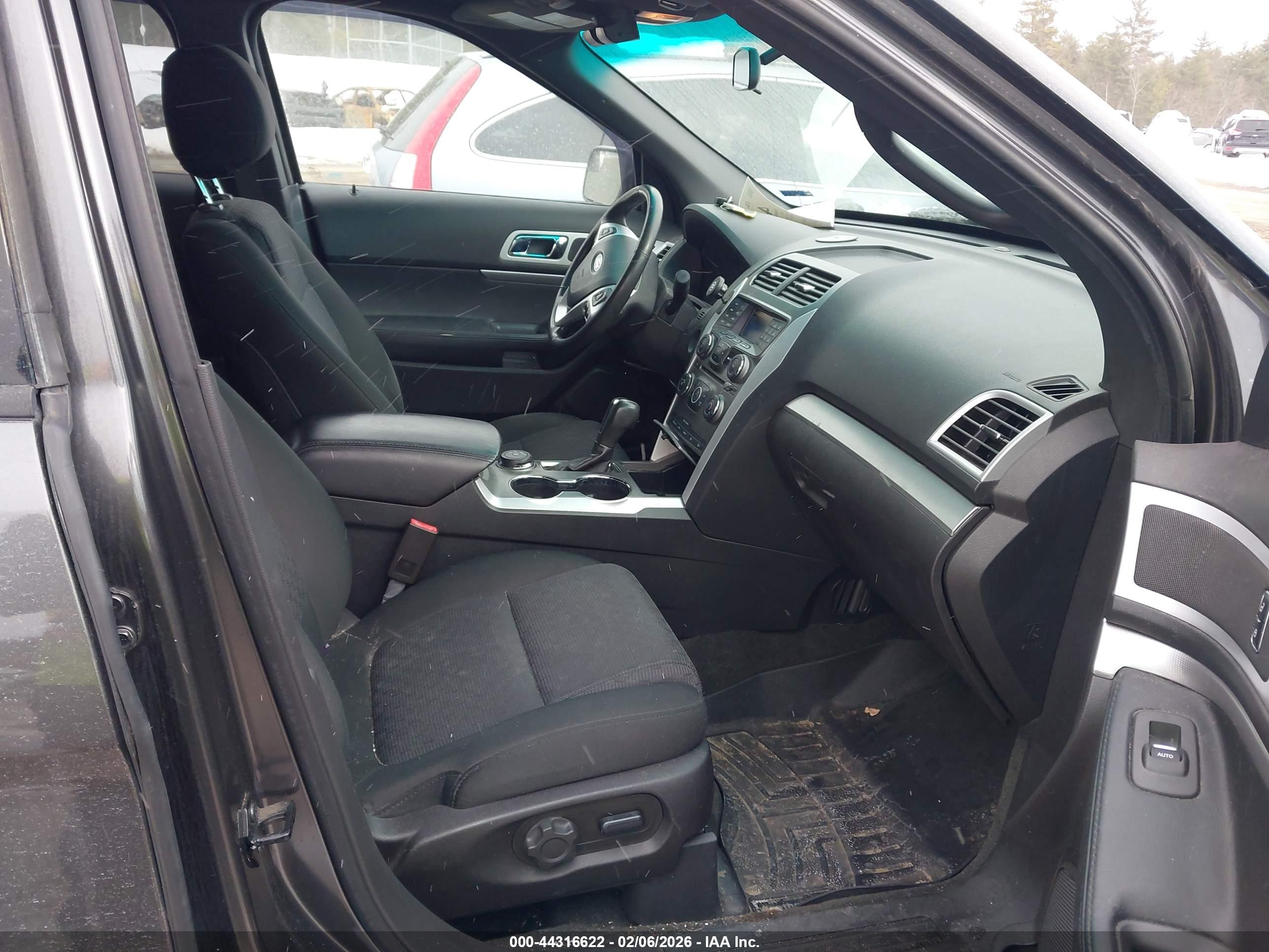 FORD EXPLORER image 5