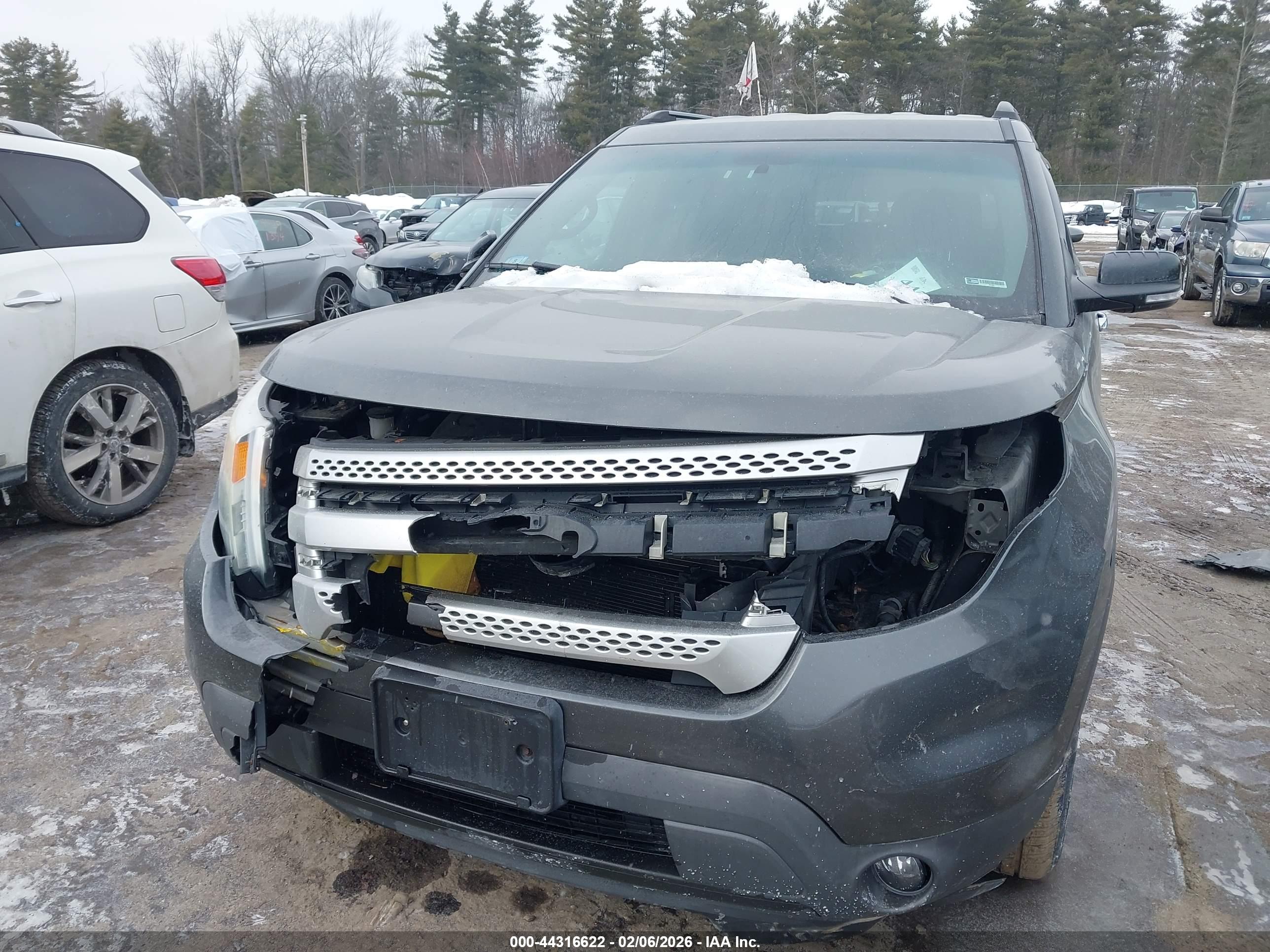 FORD EXPLORER image 6
