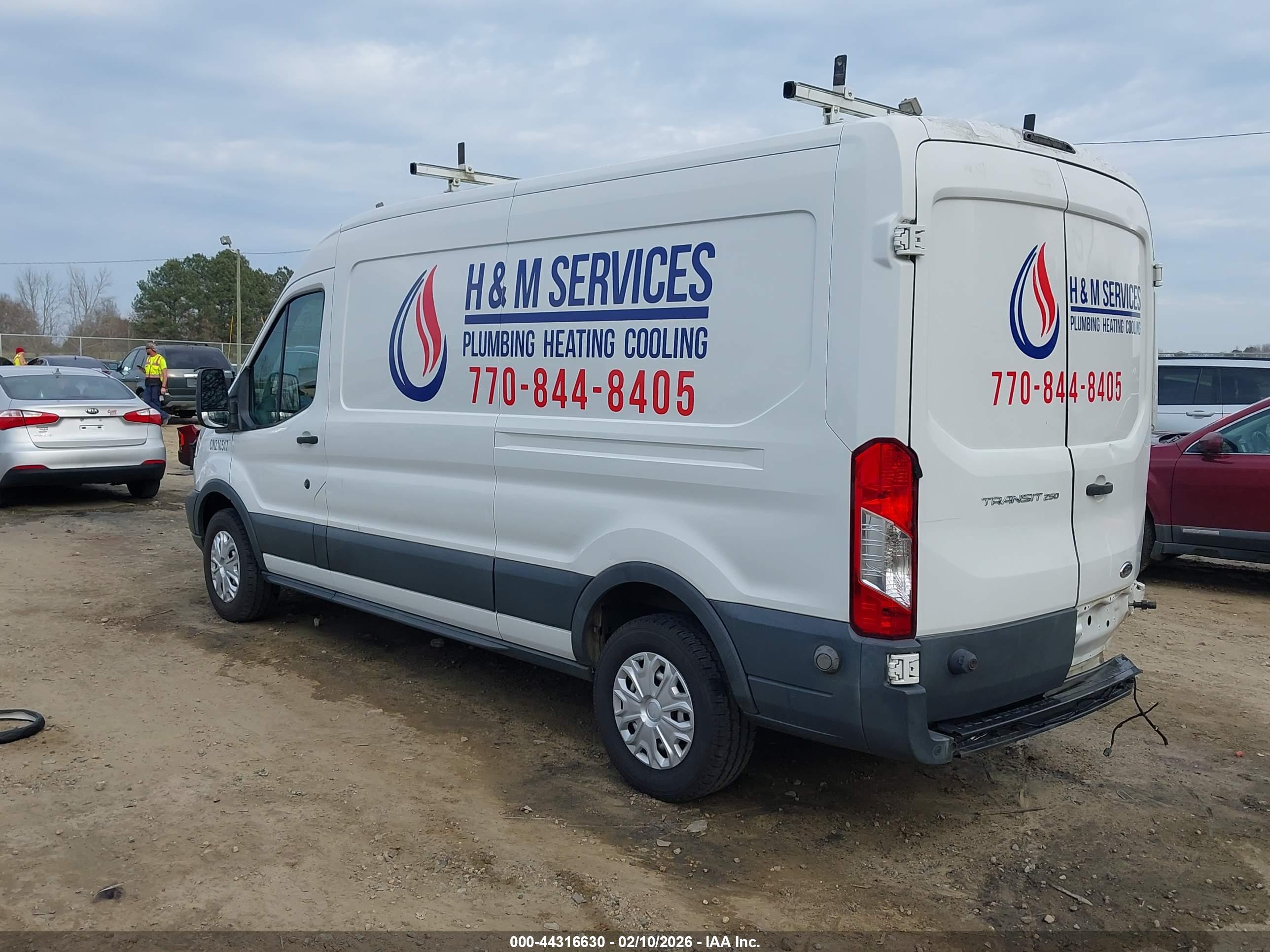 FORD TRANSIT-250 image 3