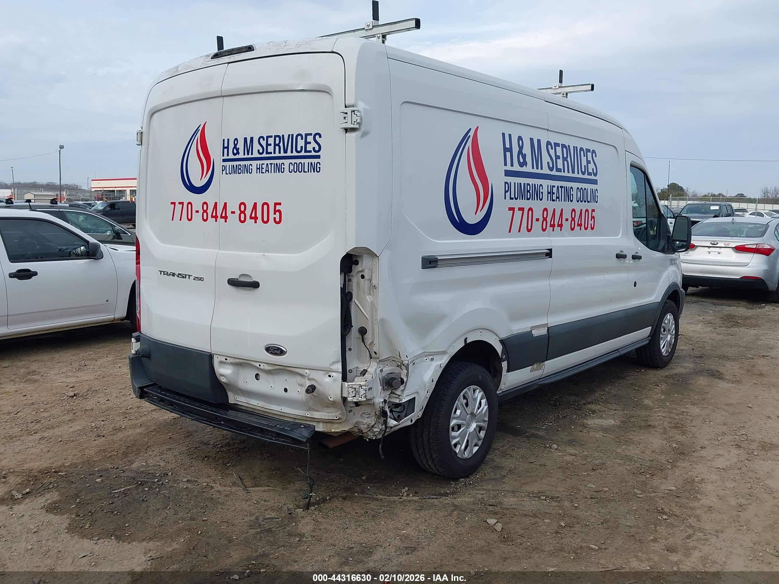 FORD TRANSIT-250 image 4