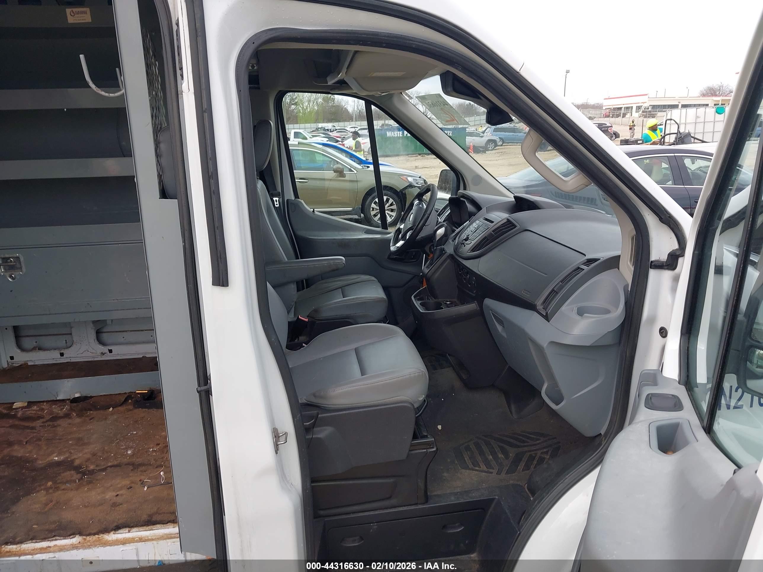 FORD TRANSIT-250 image 5