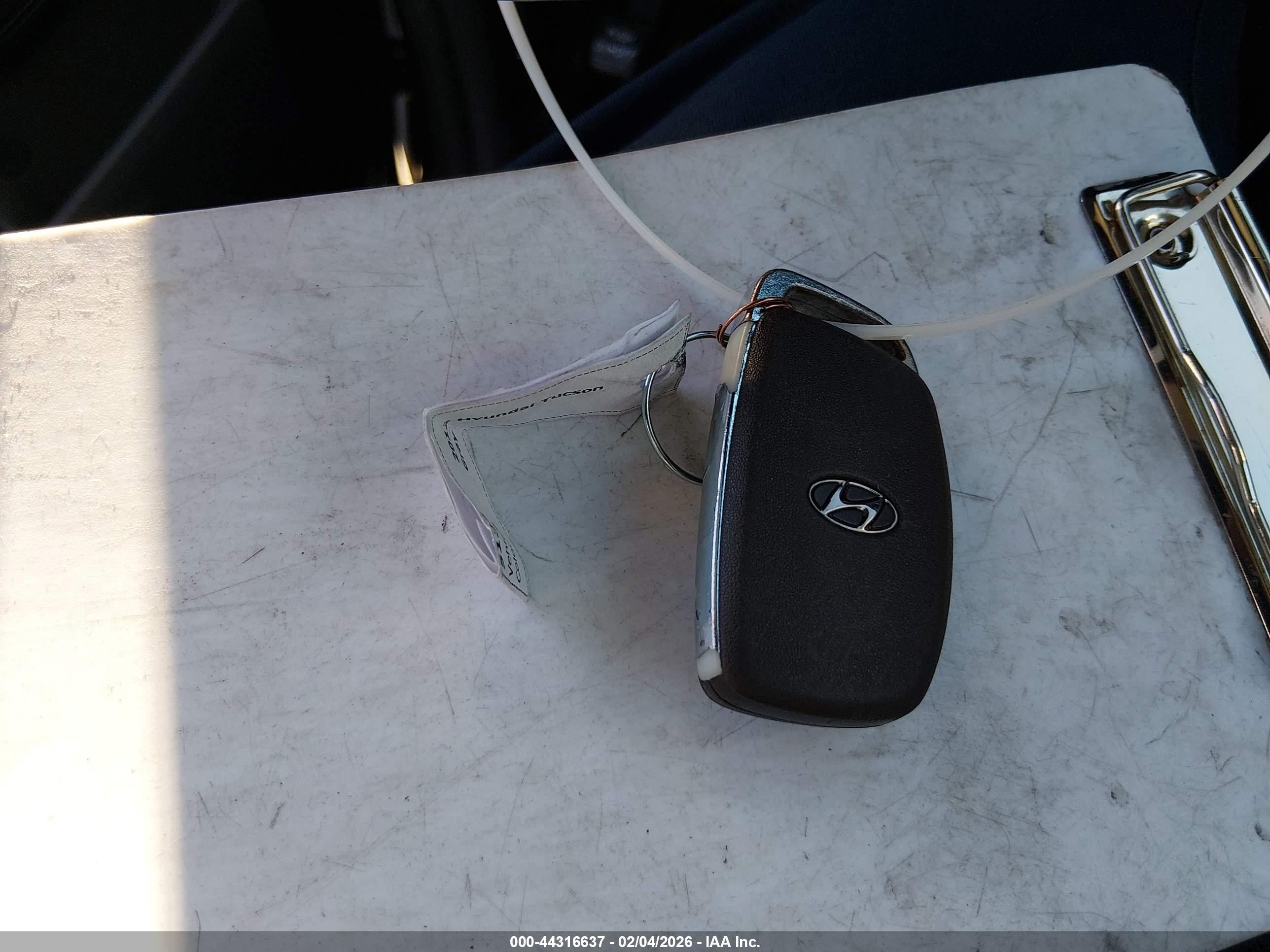 HYUNDAI TUCSON image 11