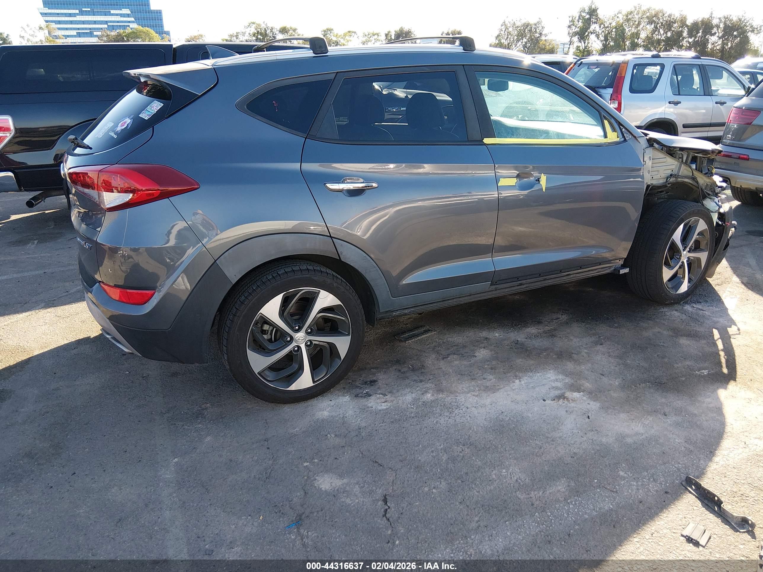 HYUNDAI TUCSON image 4
