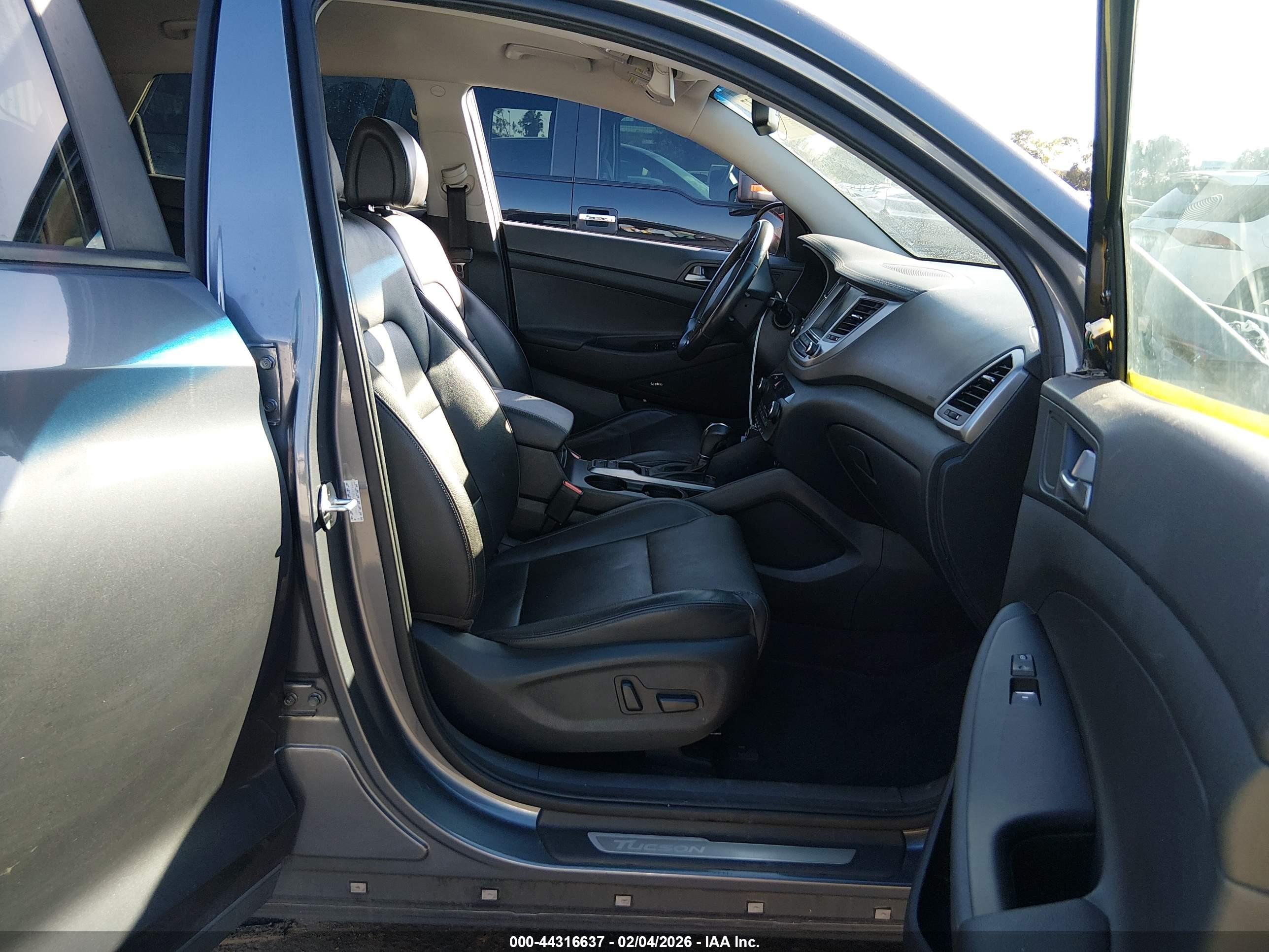 HYUNDAI TUCSON image 5