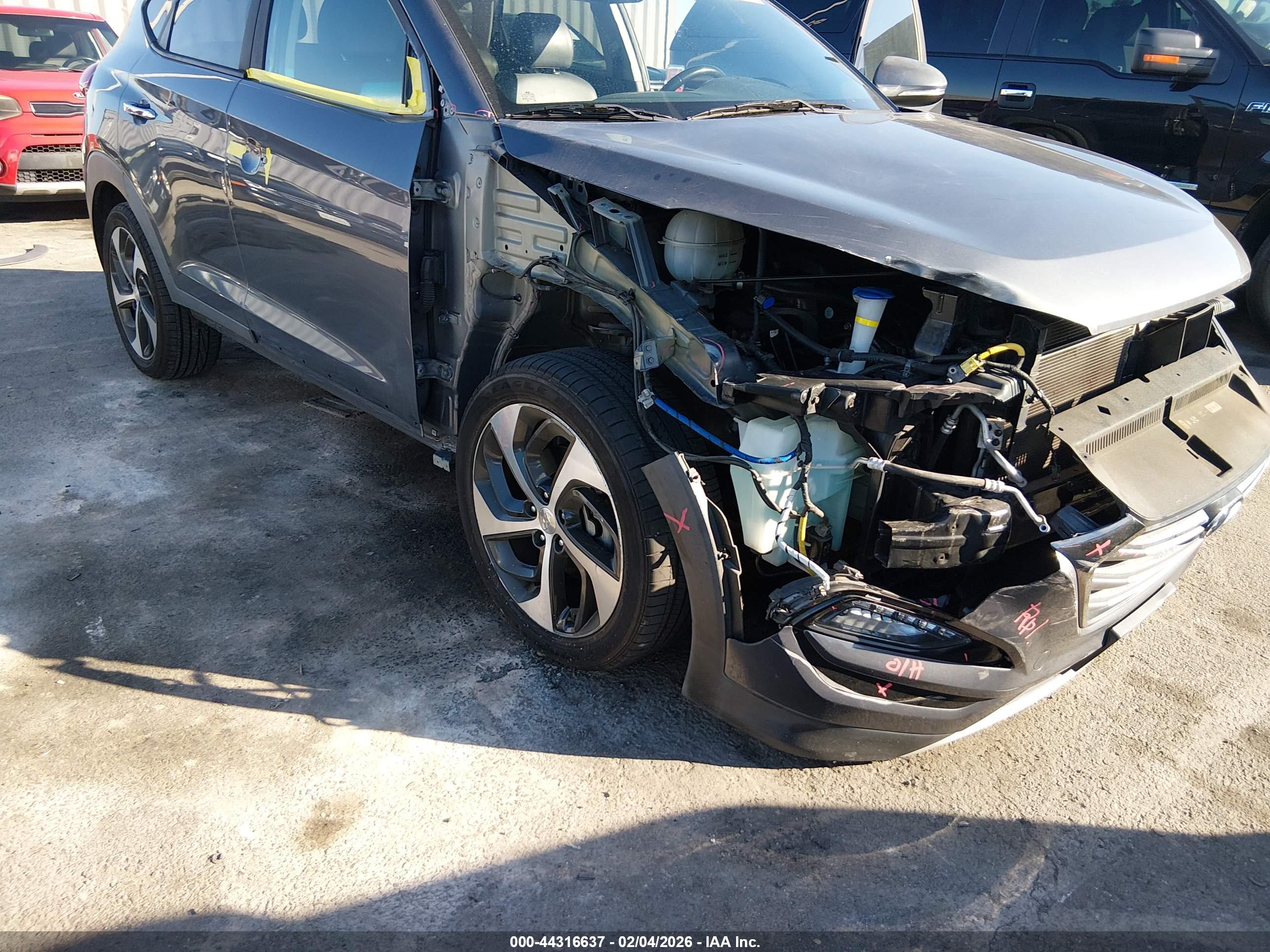 HYUNDAI TUCSON image 6