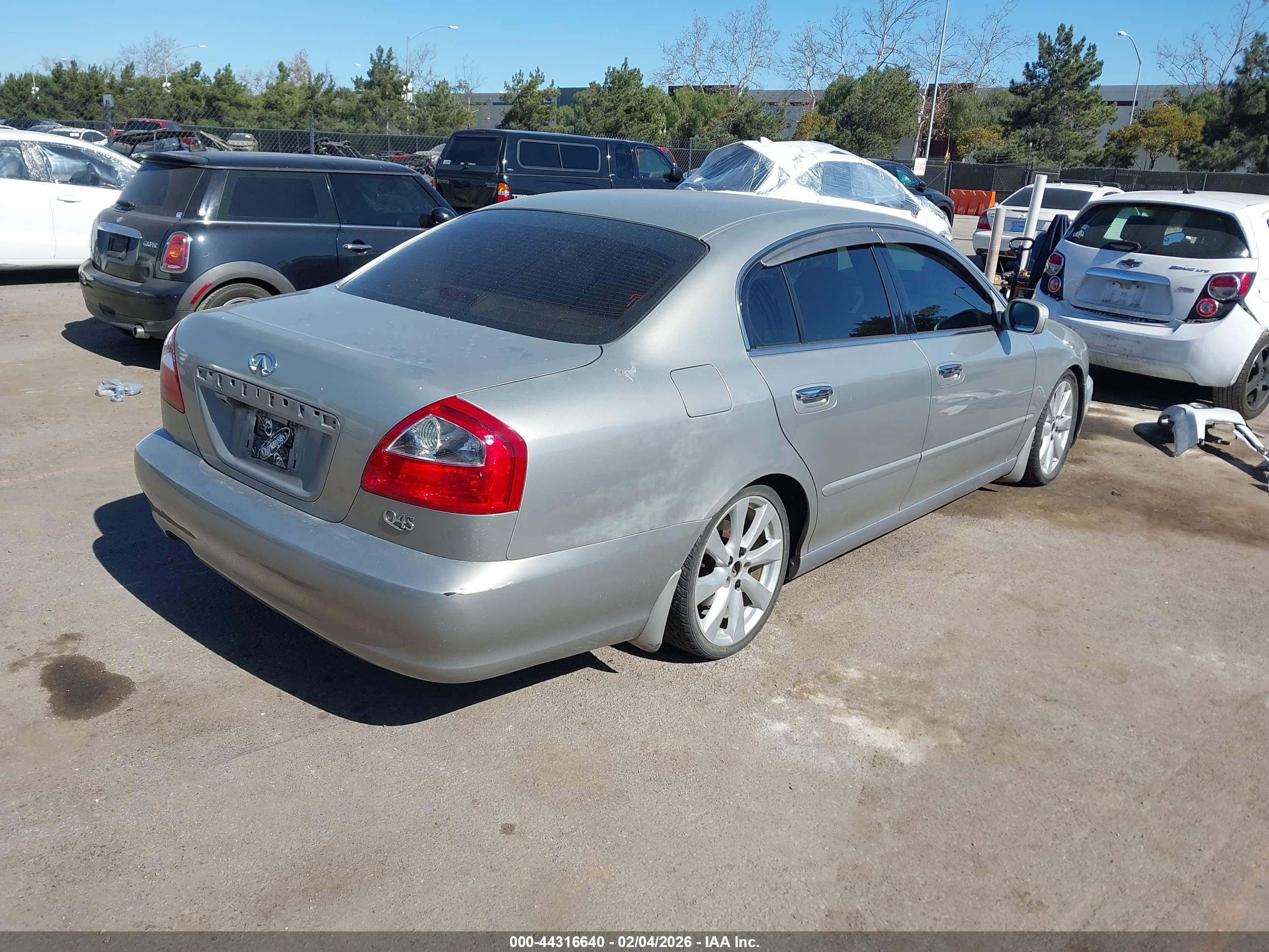 INFINITI Q45 image 4