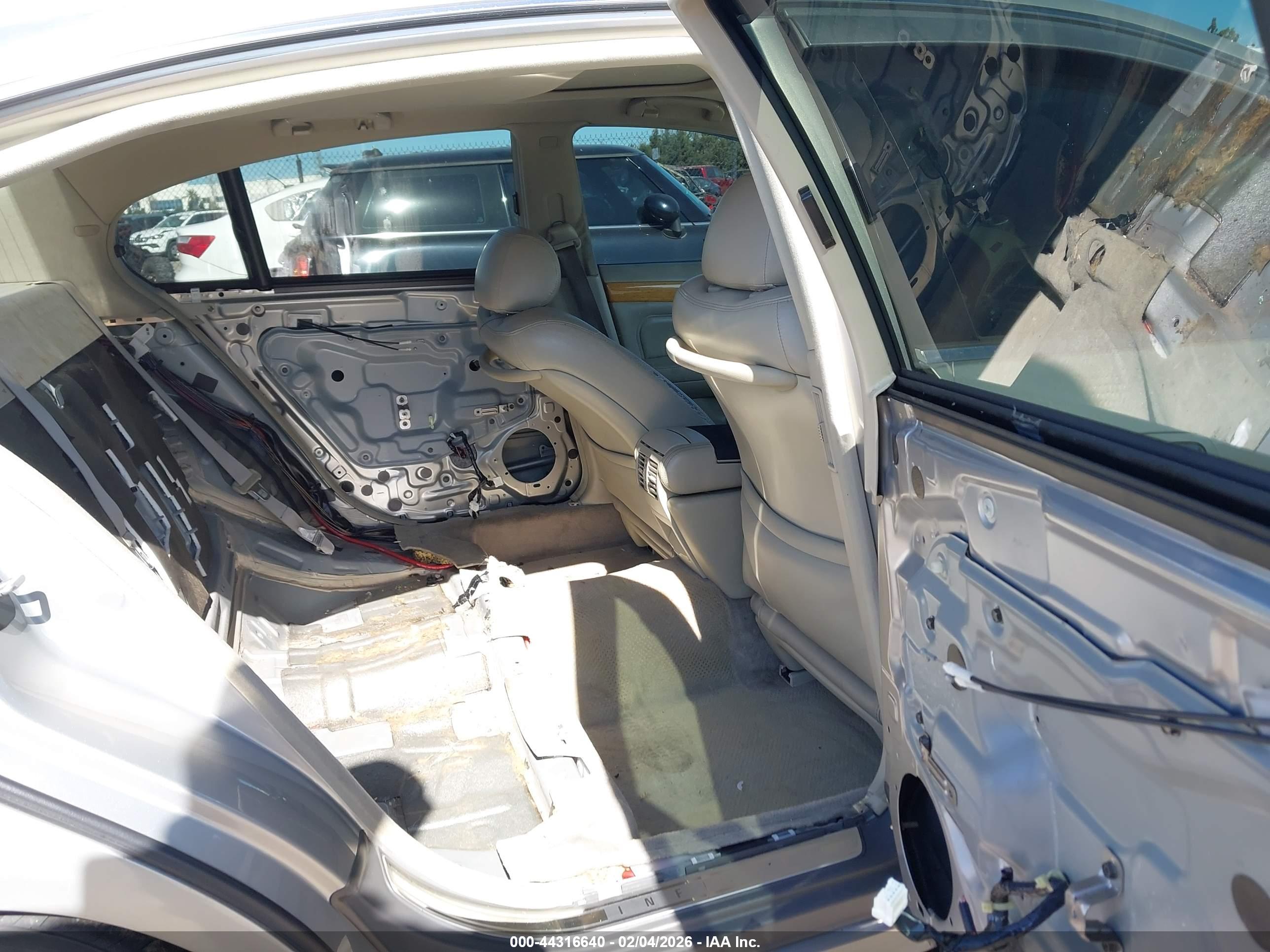 INFINITI Q45 image 8