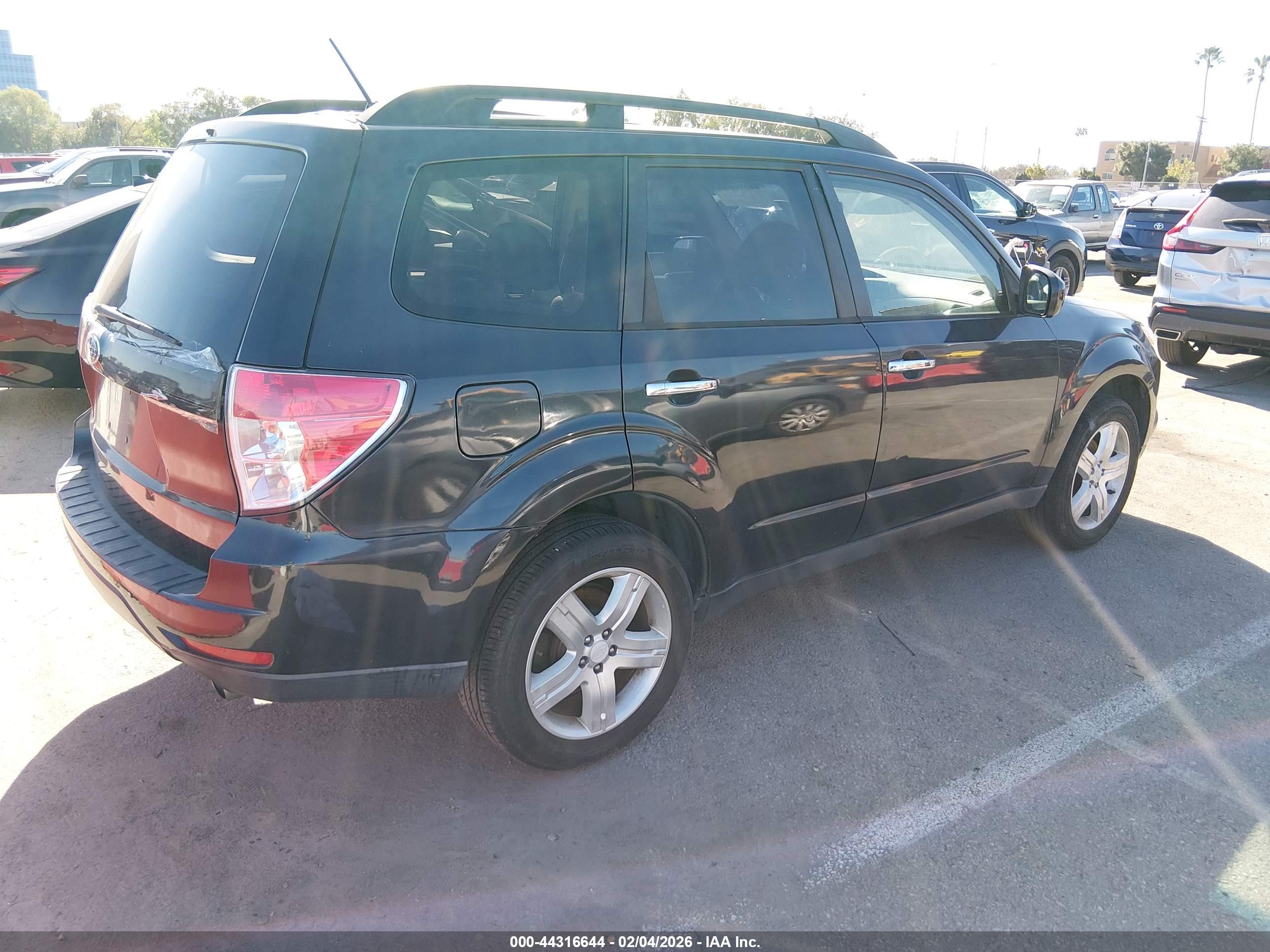 SUBARU FORESTER image 4