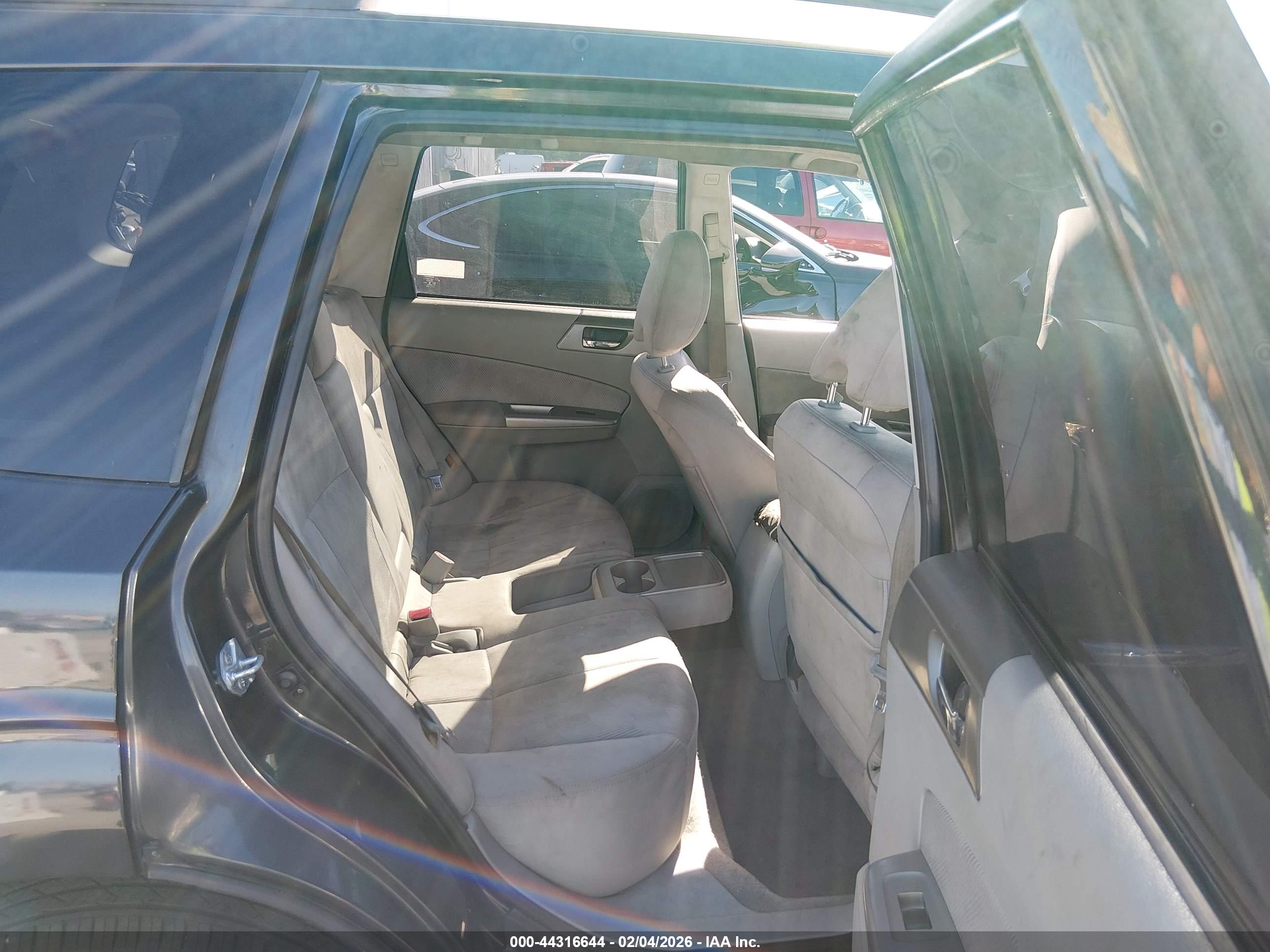 SUBARU FORESTER image 8