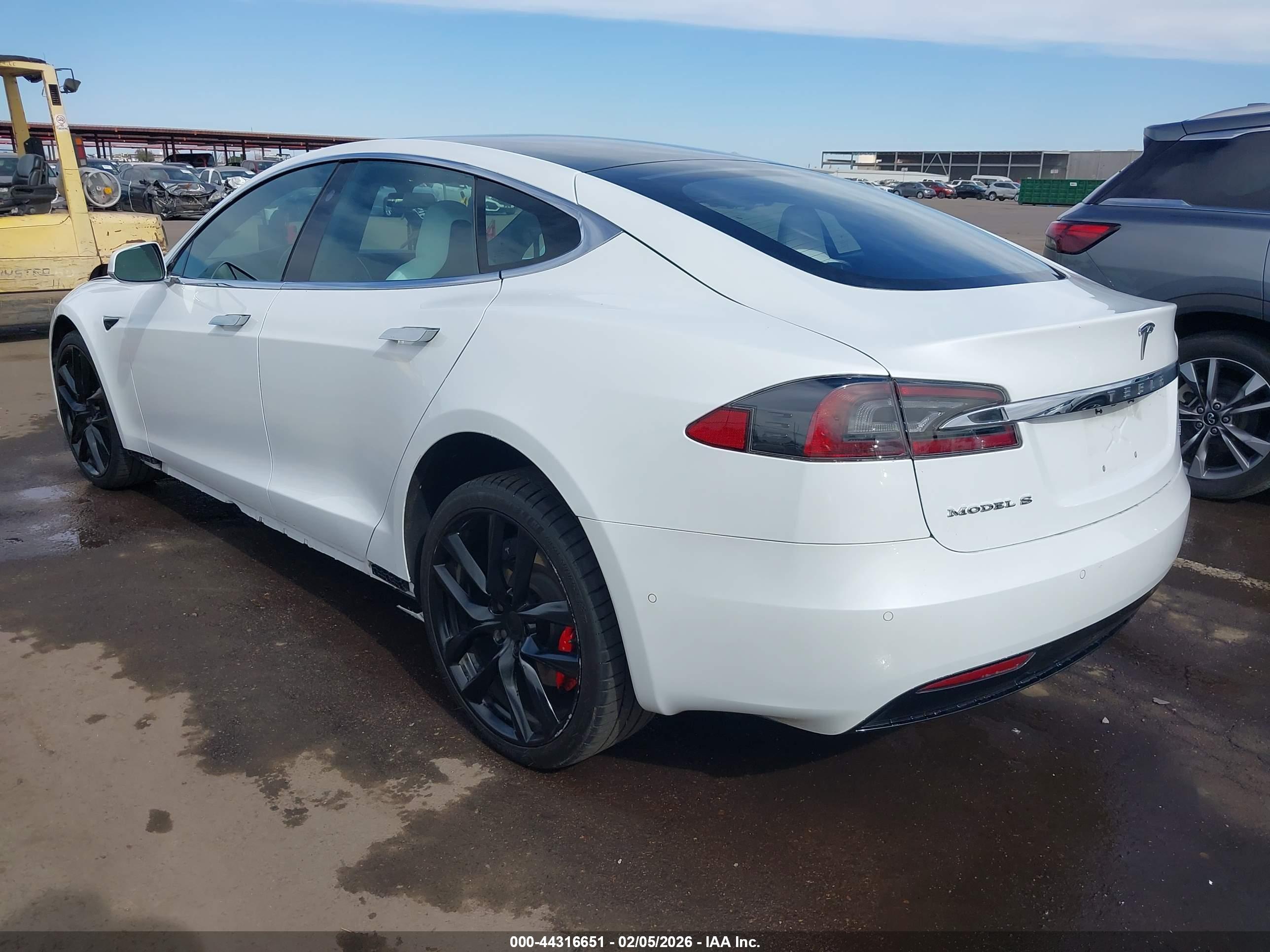 TESLA MODEL image 3