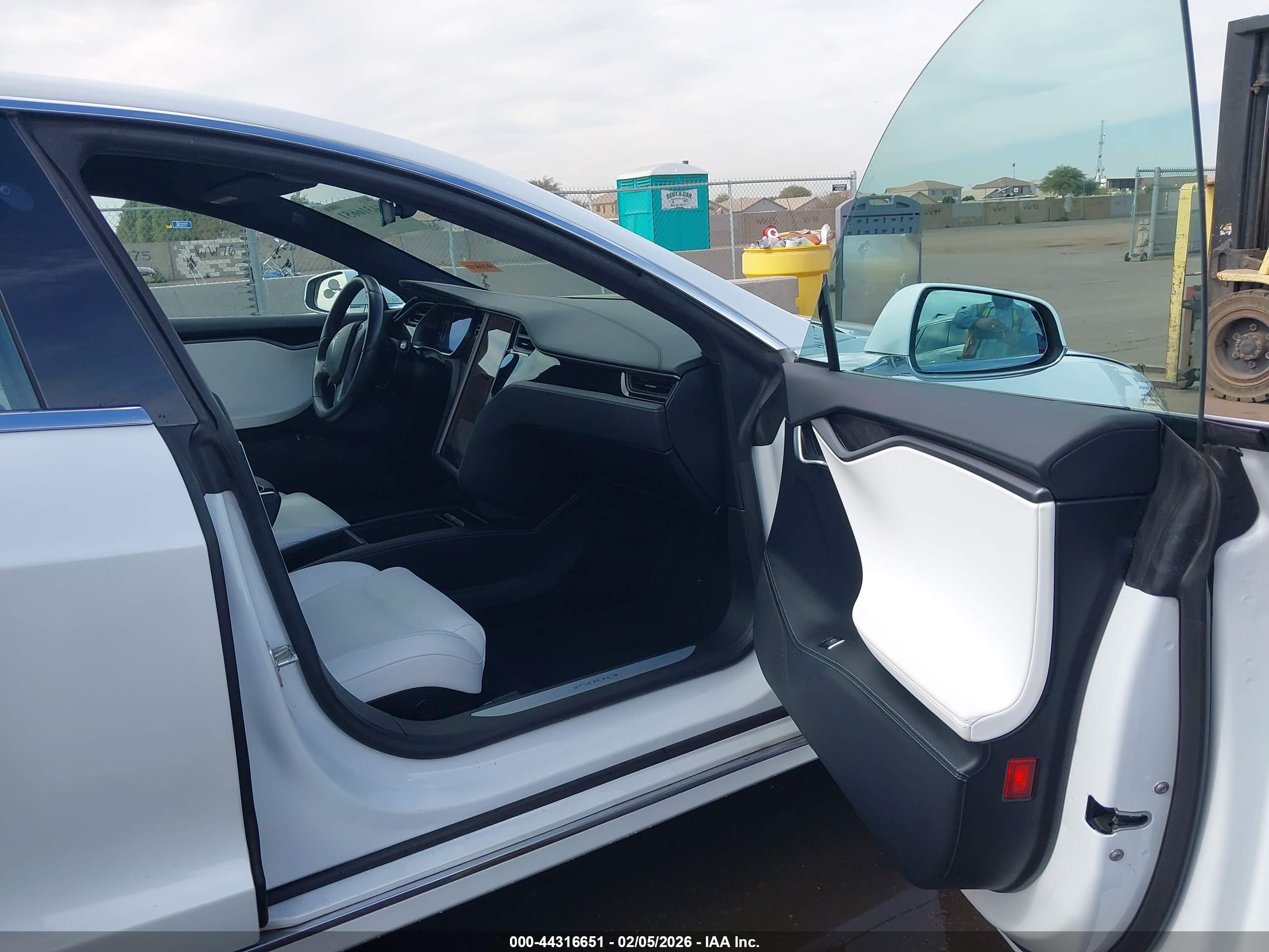 TESLA MODEL image 5