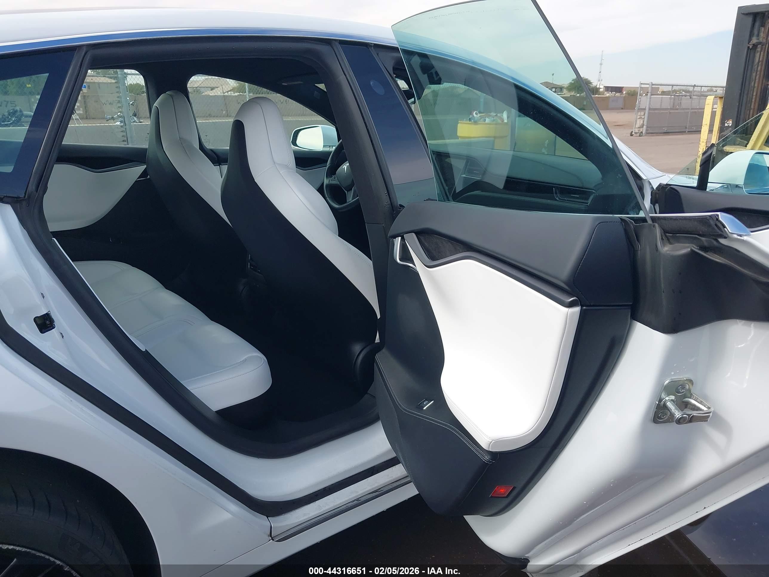 TESLA MODEL image 8