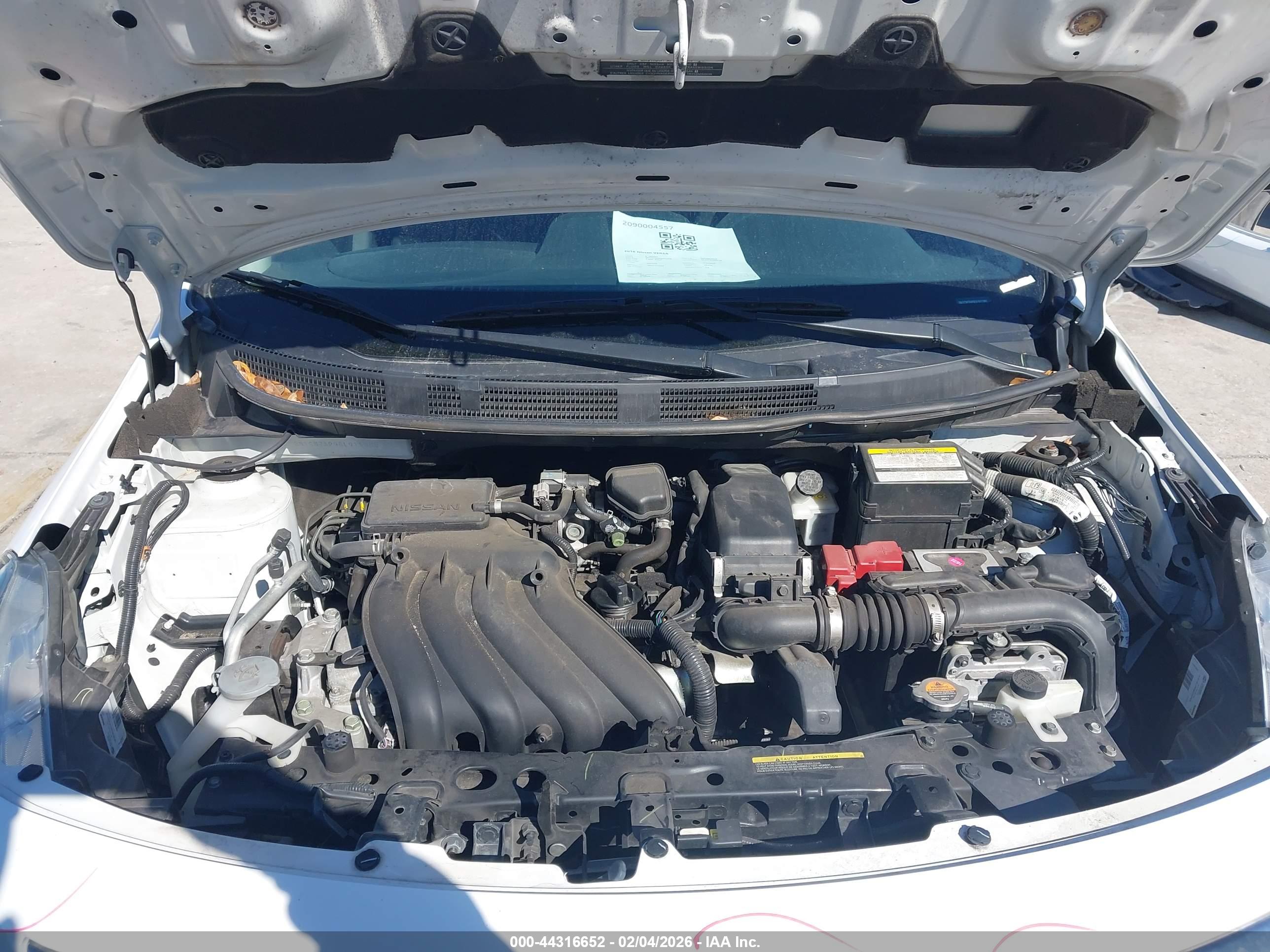 NISSAN VERSA image 10