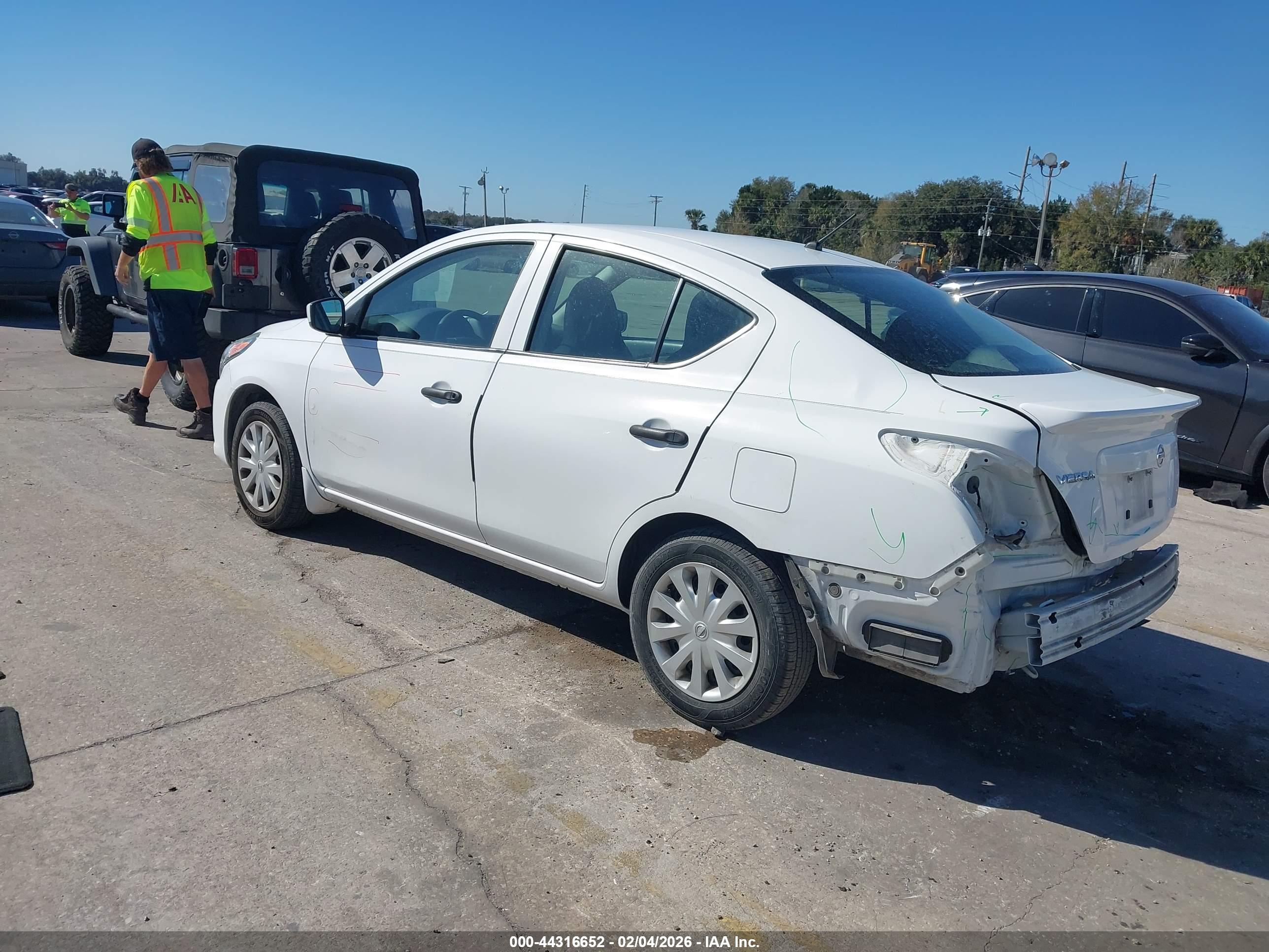 NISSAN VERSA image 3
