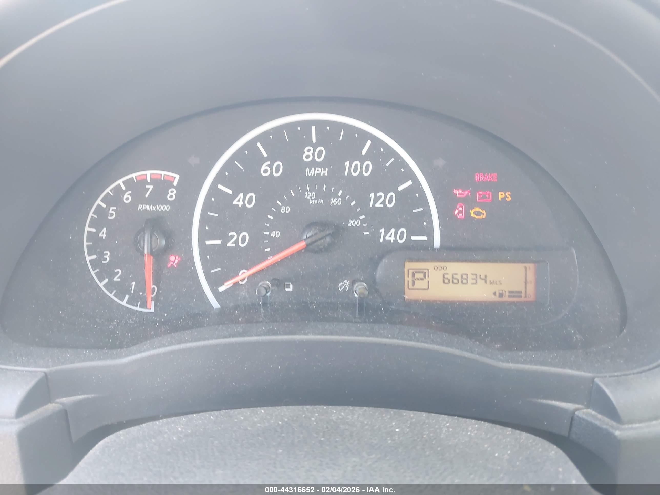 NISSAN VERSA image 7