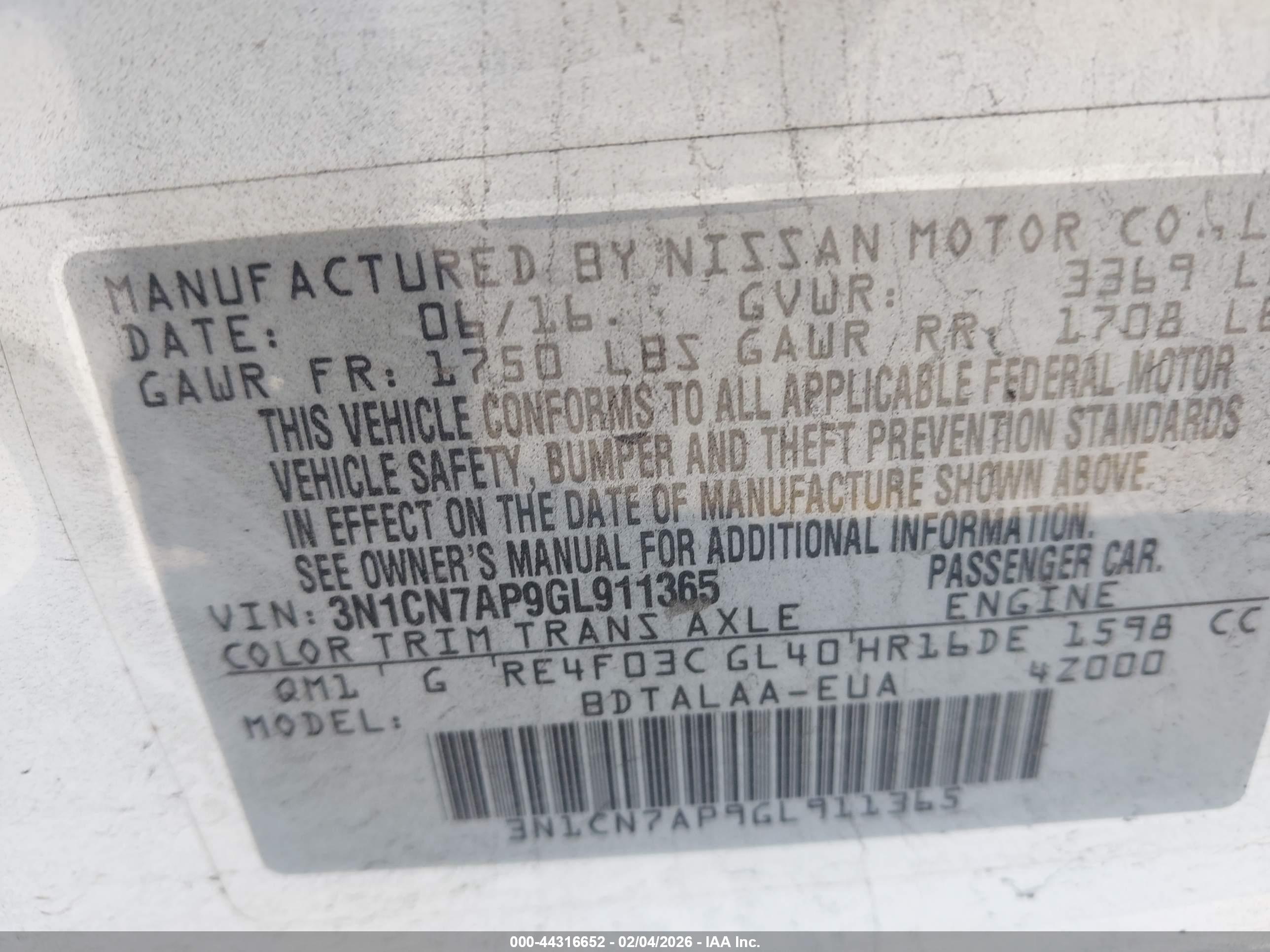NISSAN VERSA image 9