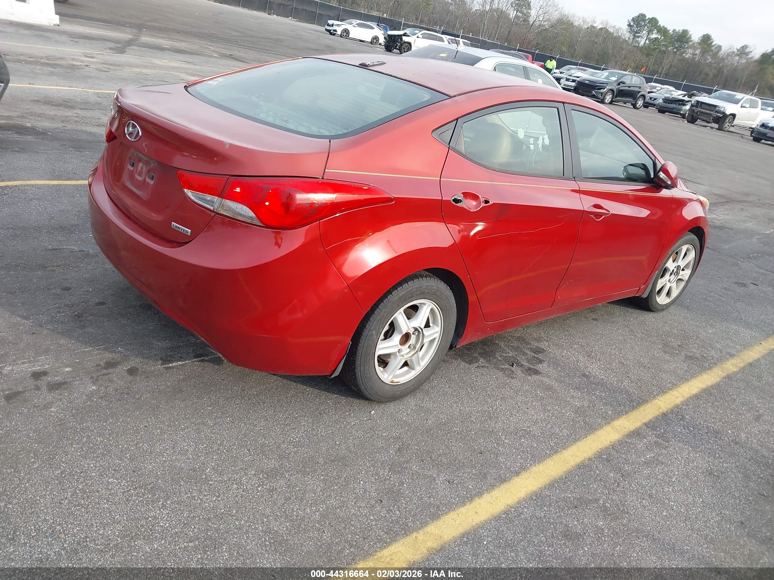 HYUNDAI ELANTRA image 4