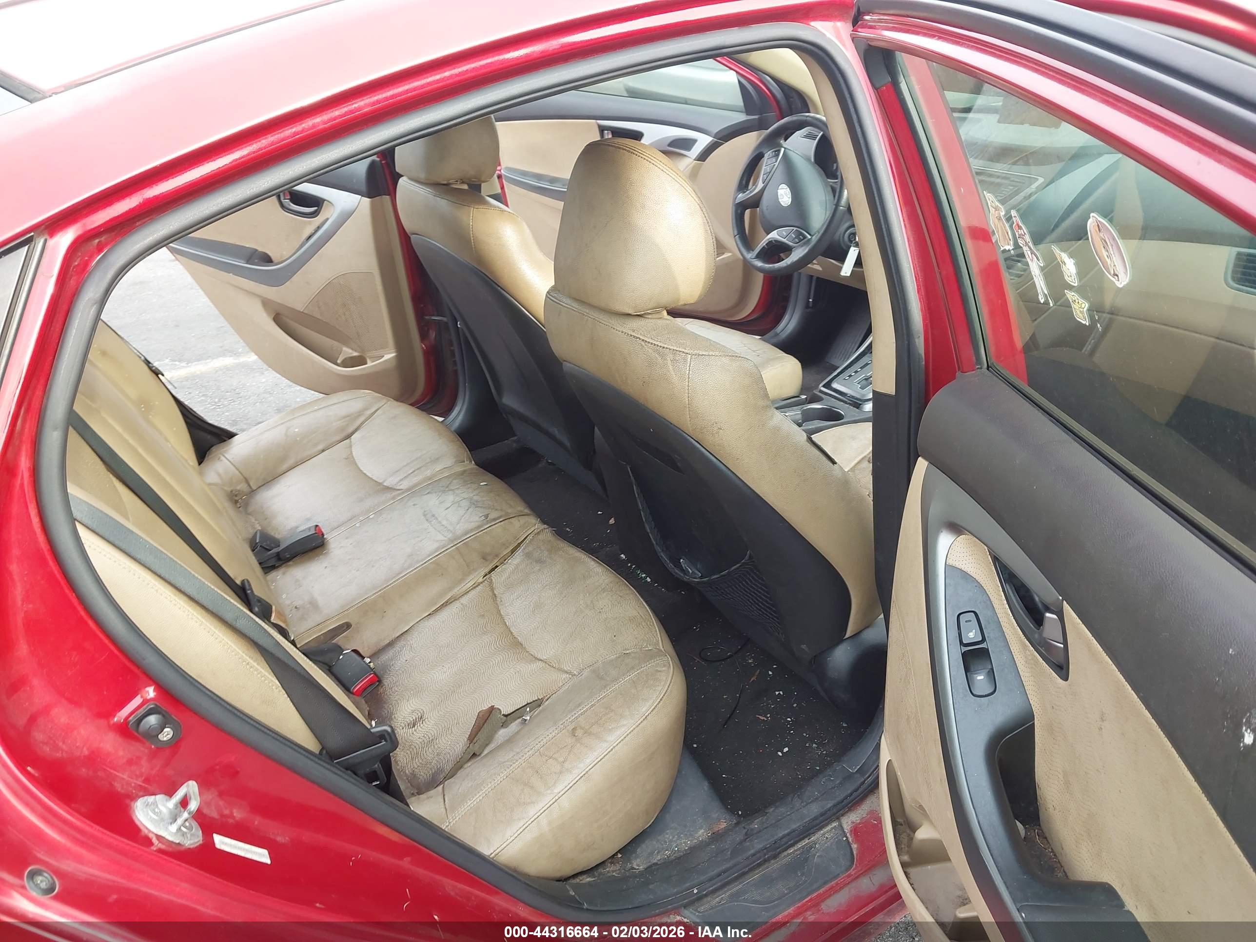 HYUNDAI ELANTRA image 8