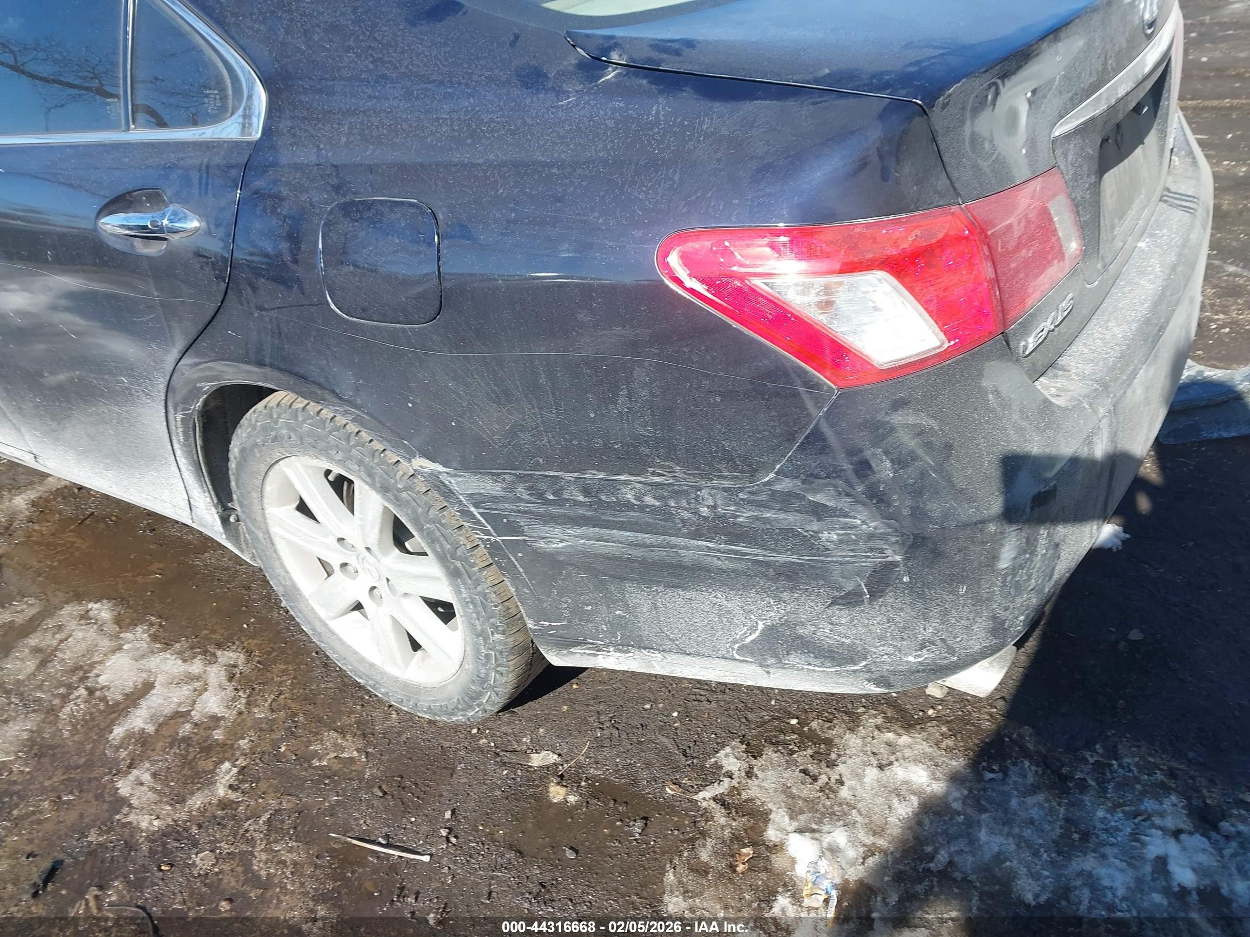 LEXUS ES image 6