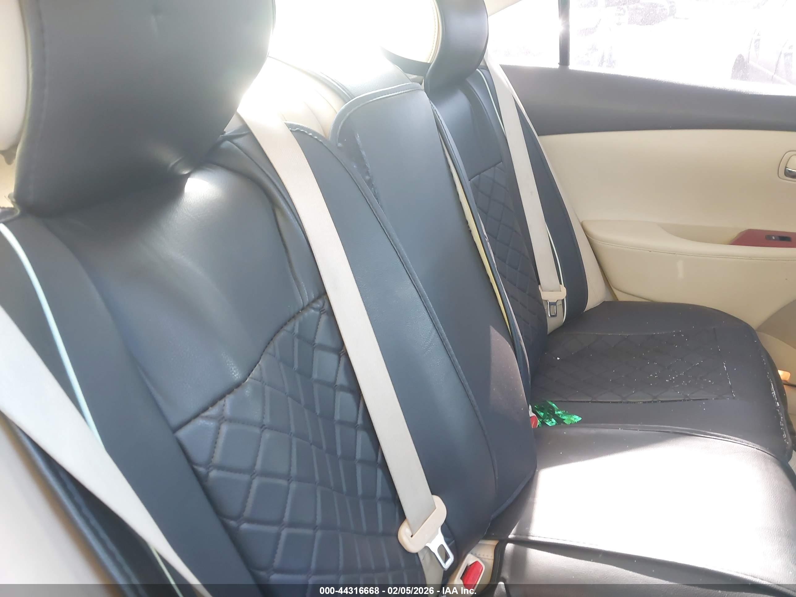 LEXUS ES image 8