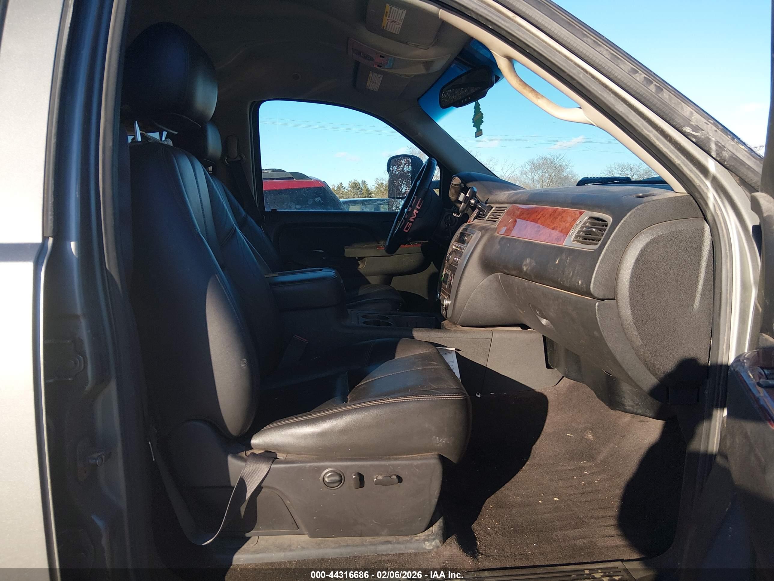 GMC SIERRA image 5