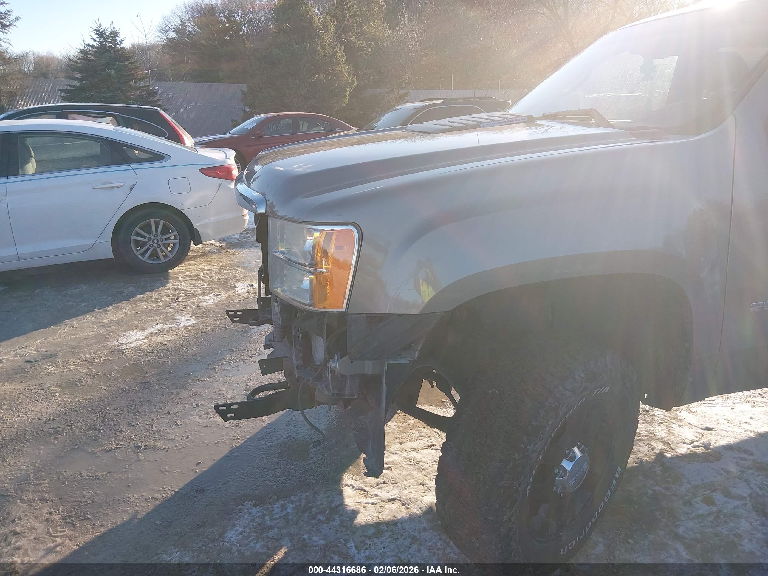 GMC SIERRA image 6