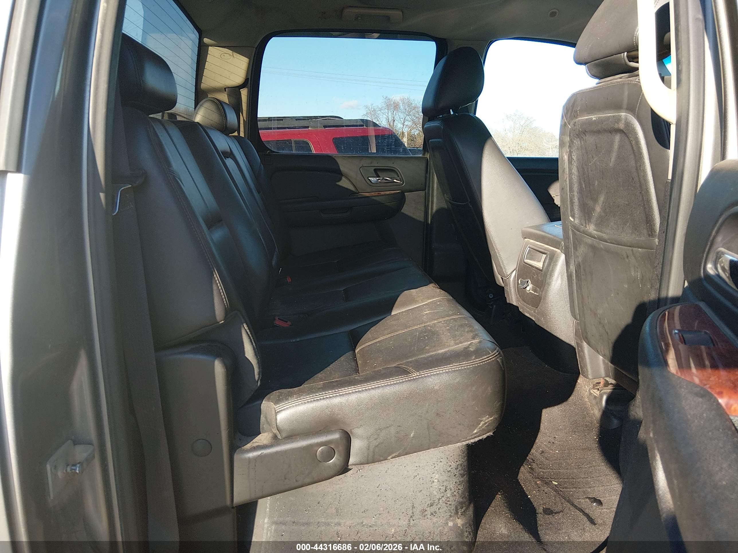 GMC SIERRA image 8