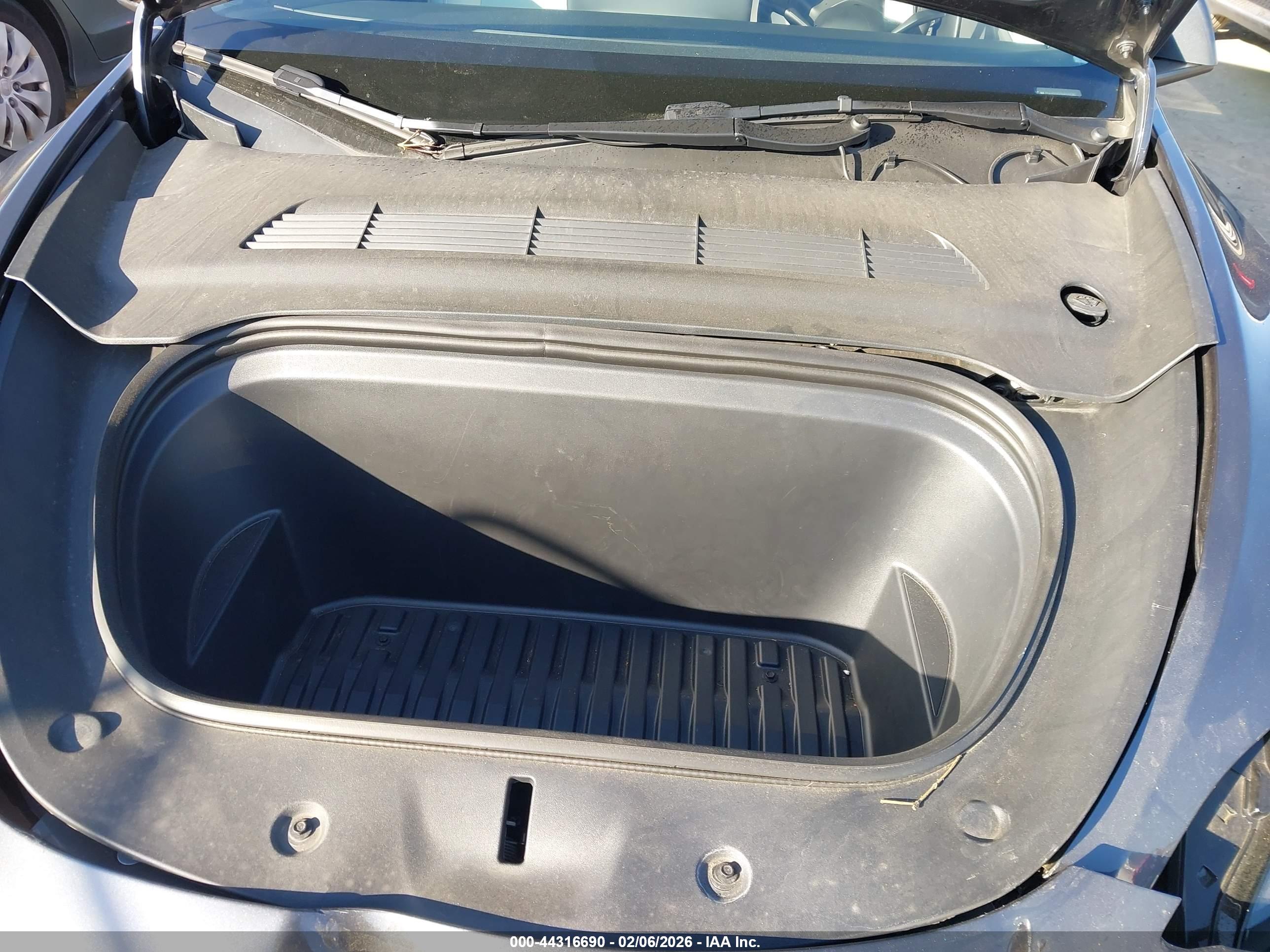 TESLA MODEL image 10
