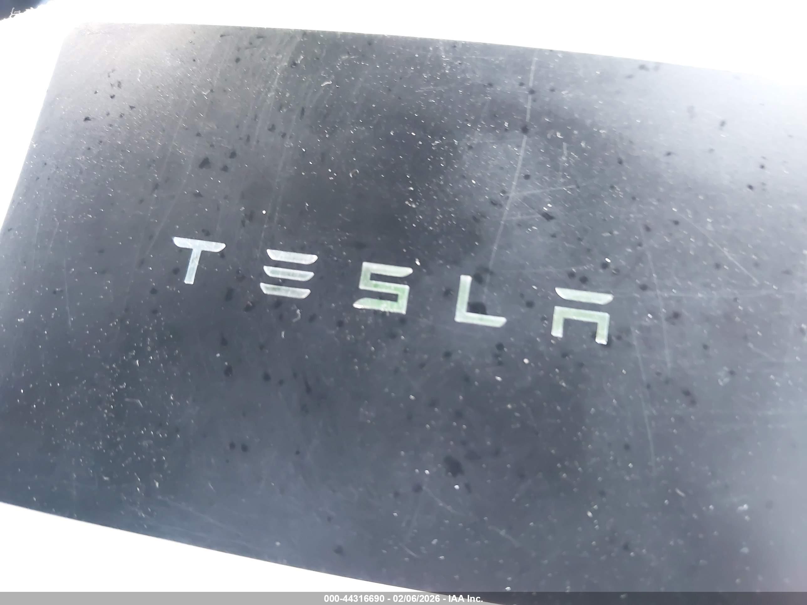 TESLA MODEL image 11
