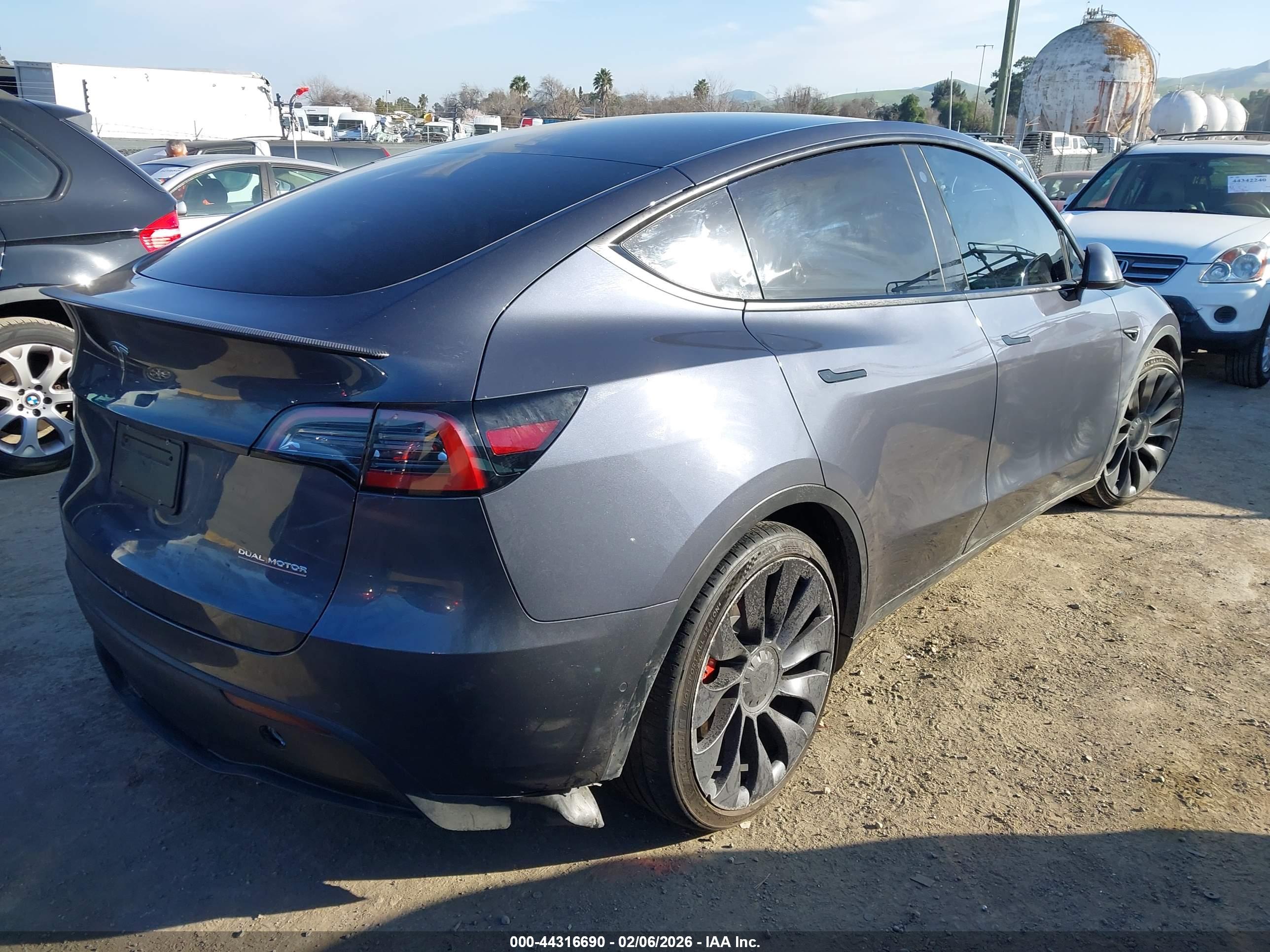 TESLA MODEL image 4
