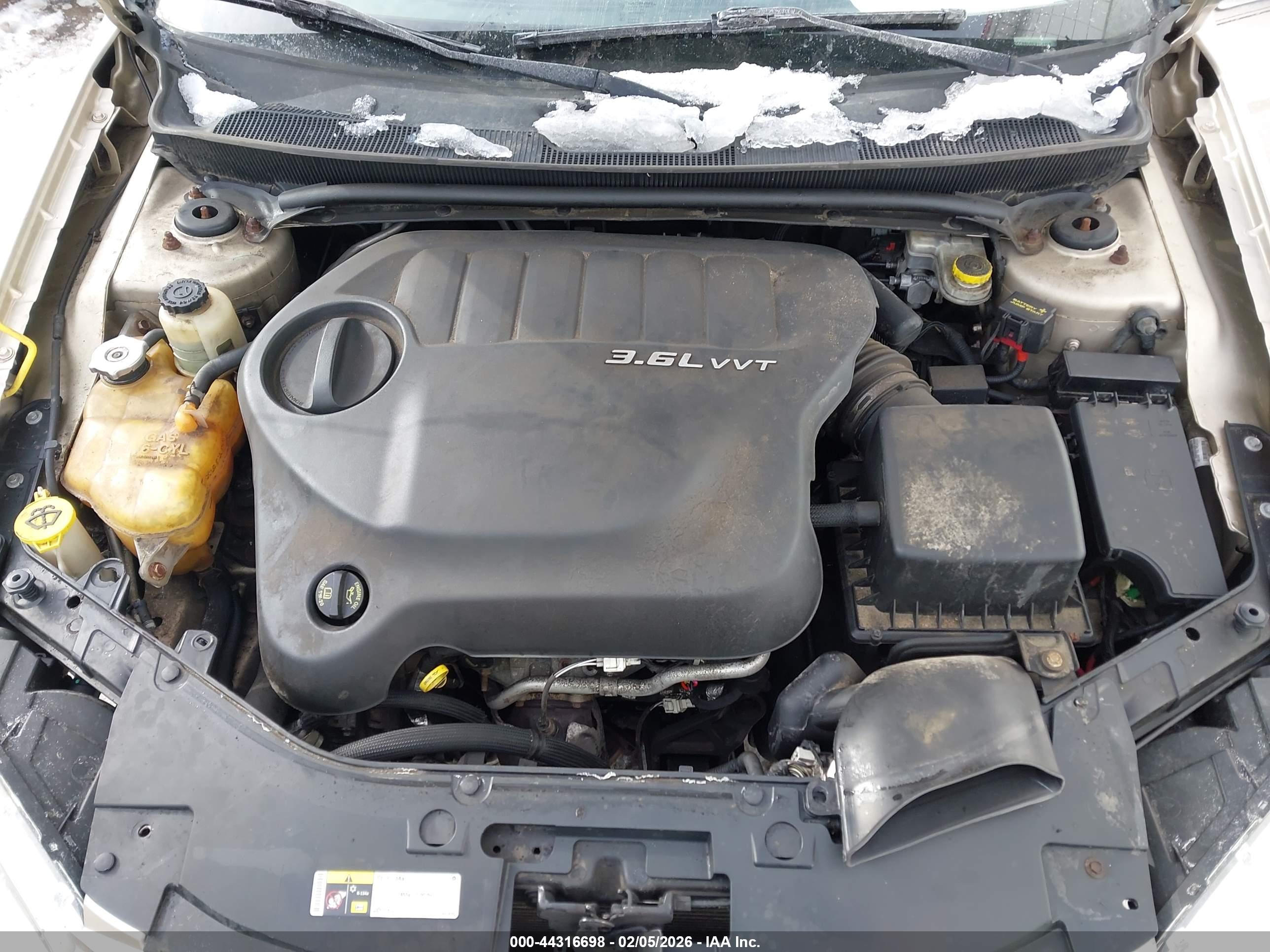 CHRYSLER 200 image 10