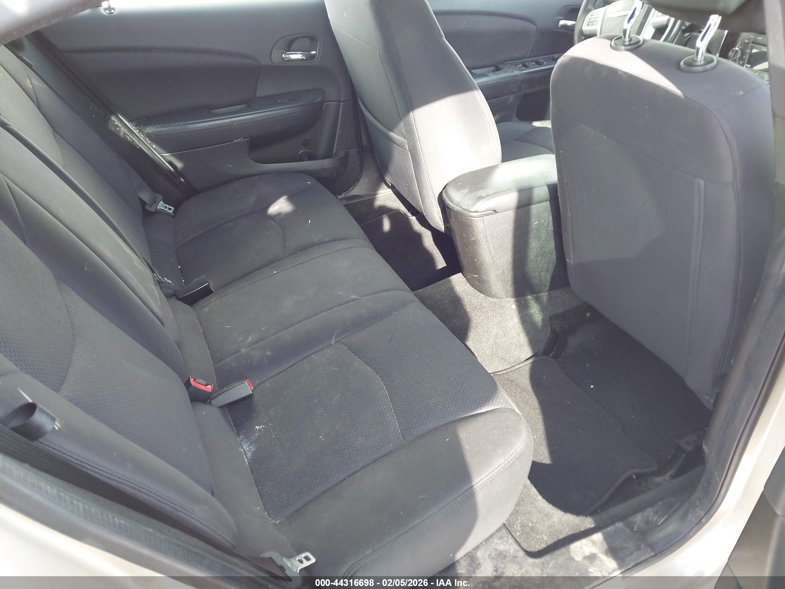 CHRYSLER 200 image 8